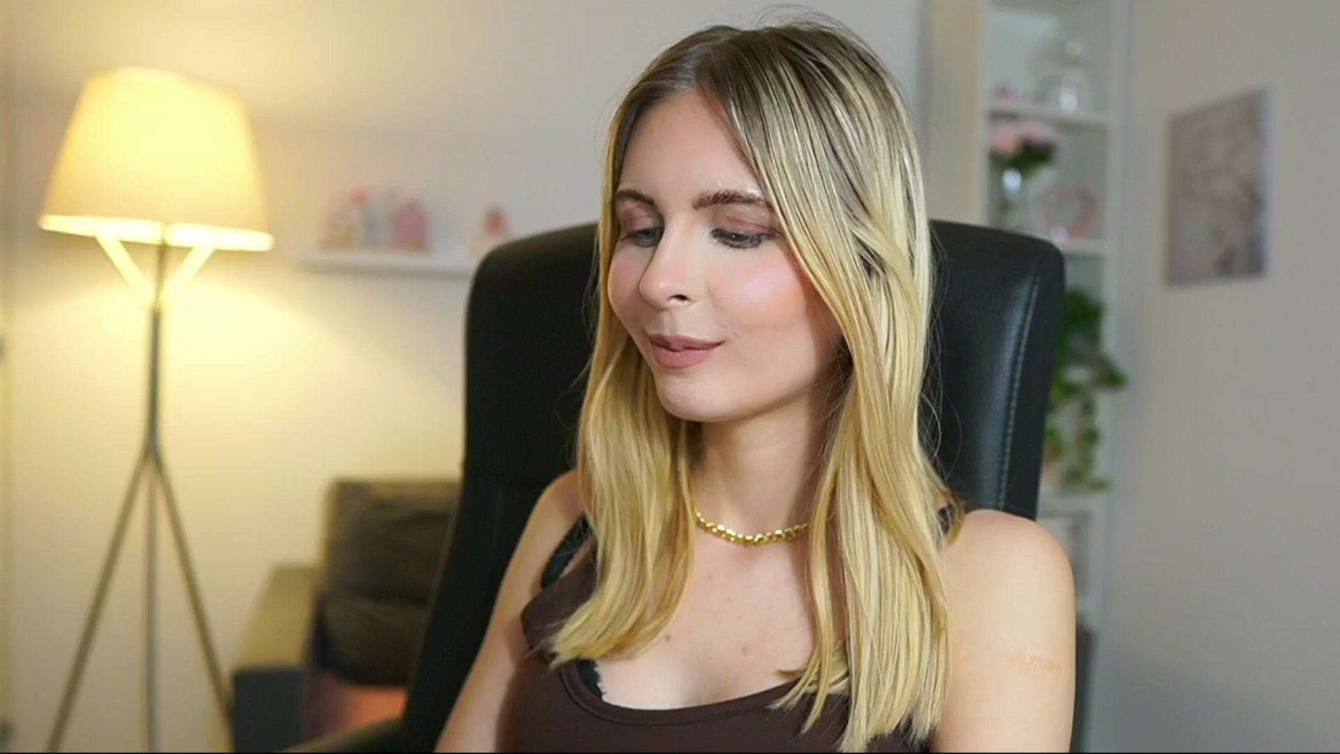 Gallery image thumbnail from Catecrago_'s myfreecams stream on, 05/29/2025, 15:32 image 8 of 20