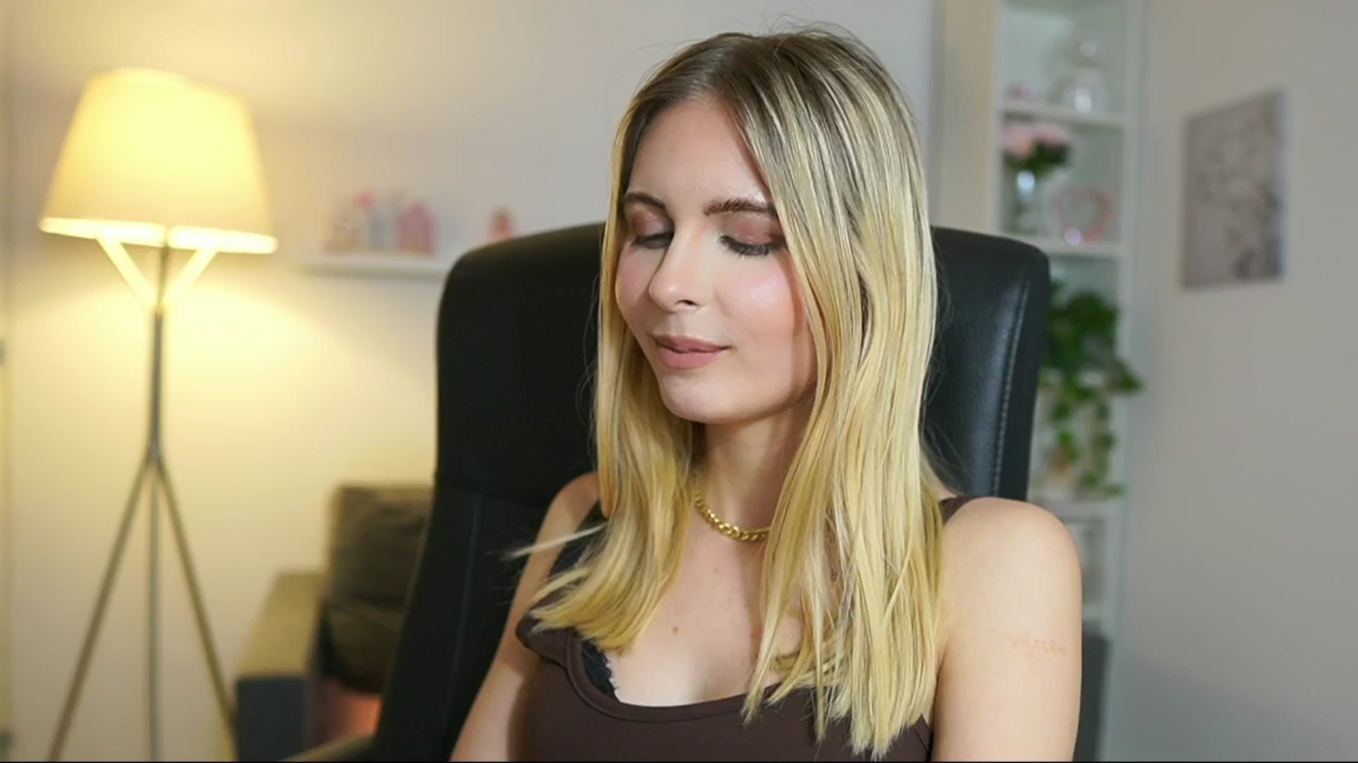 Gallery image thumbnail from Catecrago_'s myfreecams stream on, 05/29/2025, 15:32 image 17 of 20
