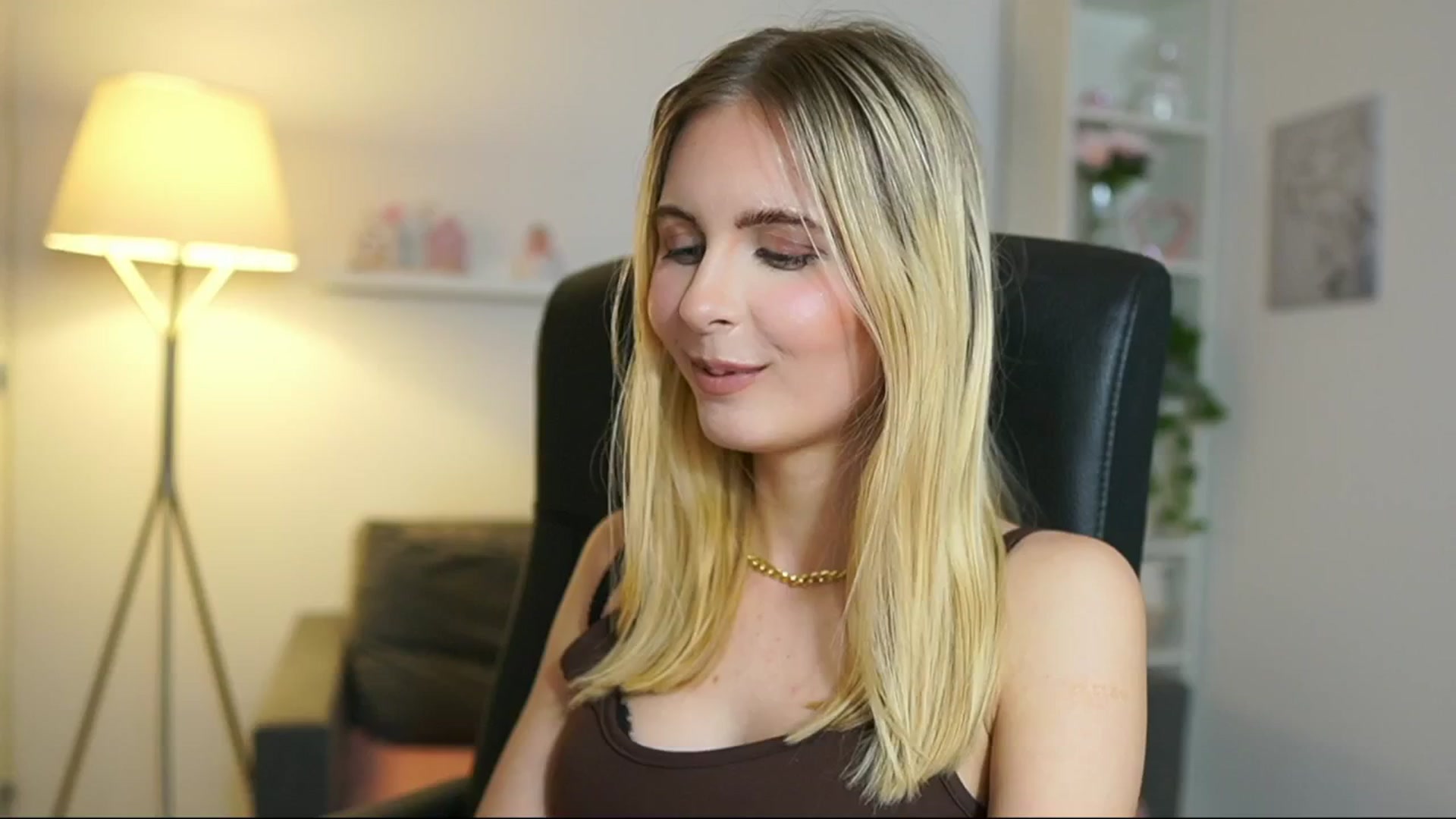 Gallery image thumbnail from Catecrago_'s myfreecams stream on, 05/29/2025, 17:50 image 8 of 20