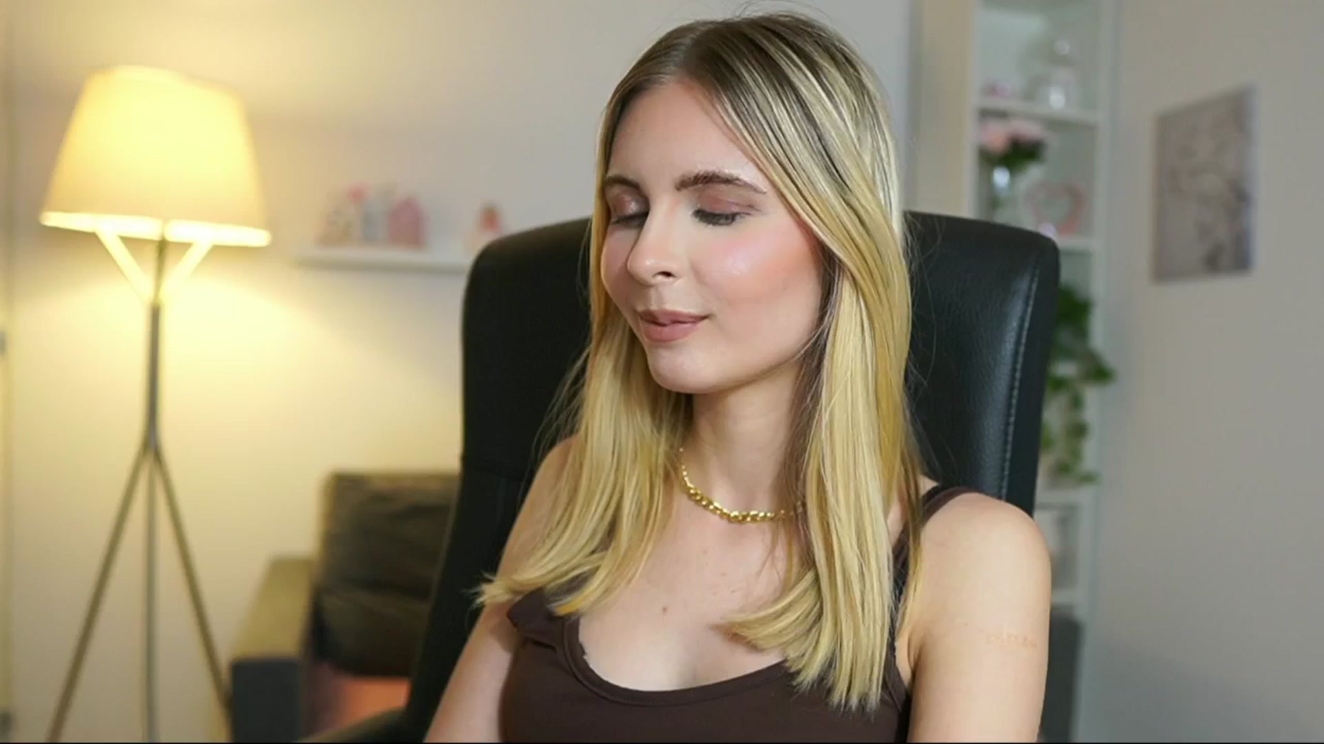 Gallery image thumbnail from Catecrago_'s myfreecams stream on, 05/29/2025, 17:50 image 18 of 20