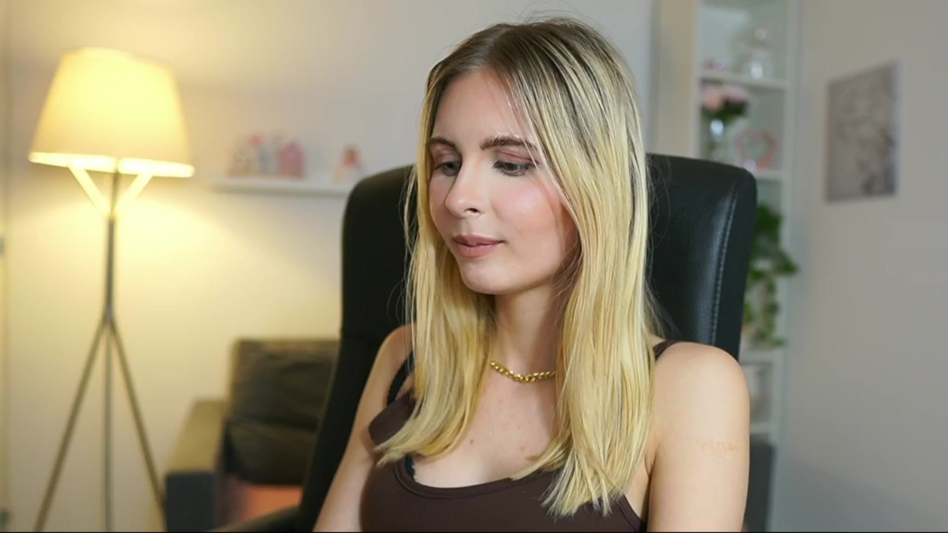 Gallery image thumbnail from Catecrago_'s myfreecams stream on, 05/29/2025, 17:50 image 7 of 20