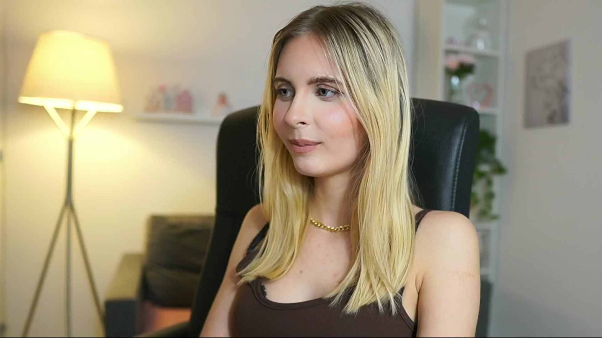 Gallery image thumbnail from Catecrago_'s myfreecams stream on, 05/29/2025, 17:50 image 6 of 20