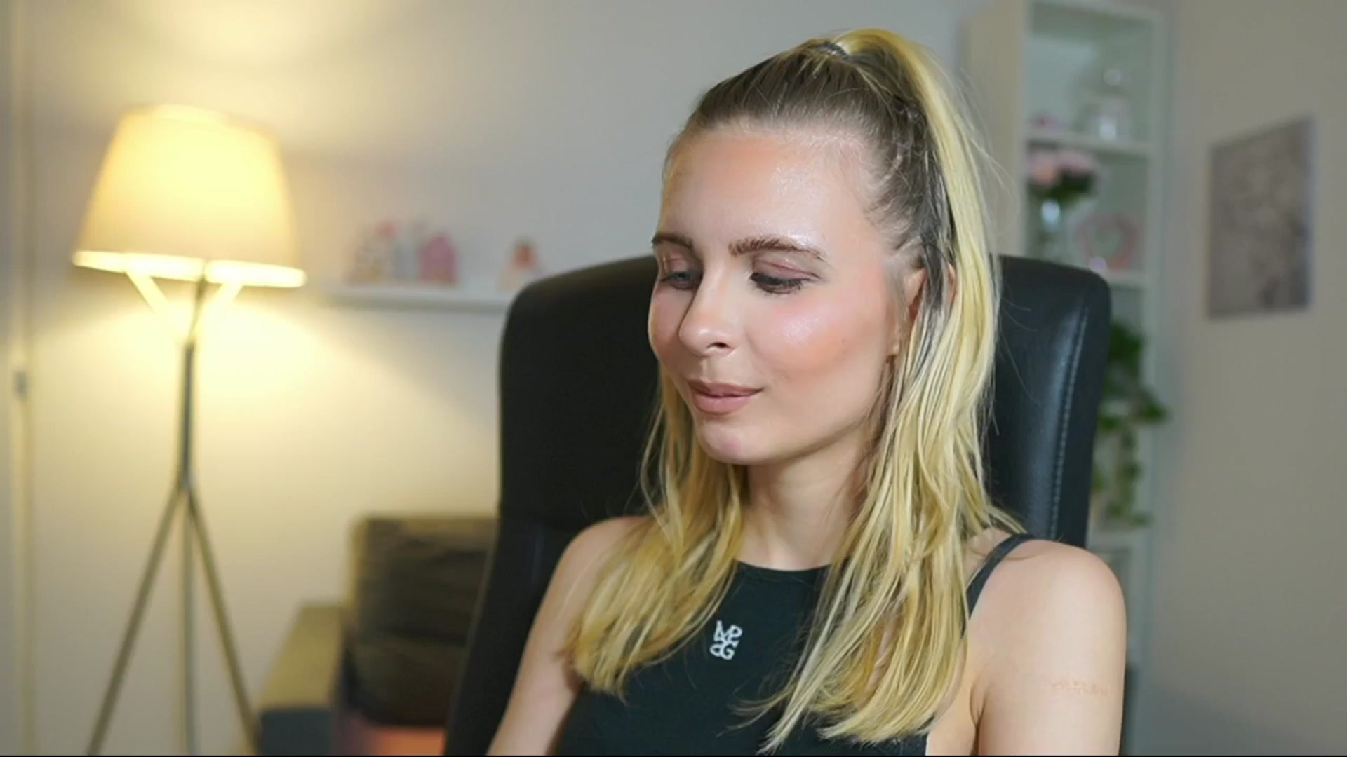 Gallery image thumbnail from Catecrago_'s myfreecams stream on, 06/02/2025, 14:16 image 11 of 20