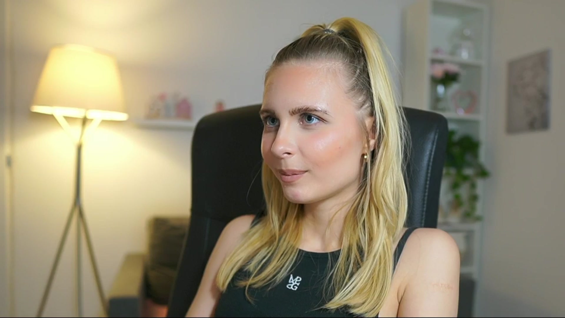 Gallery image thumbnail from Catecrago_'s myfreecams stream on, 06/02/2025, 15:05 image 15 of 20