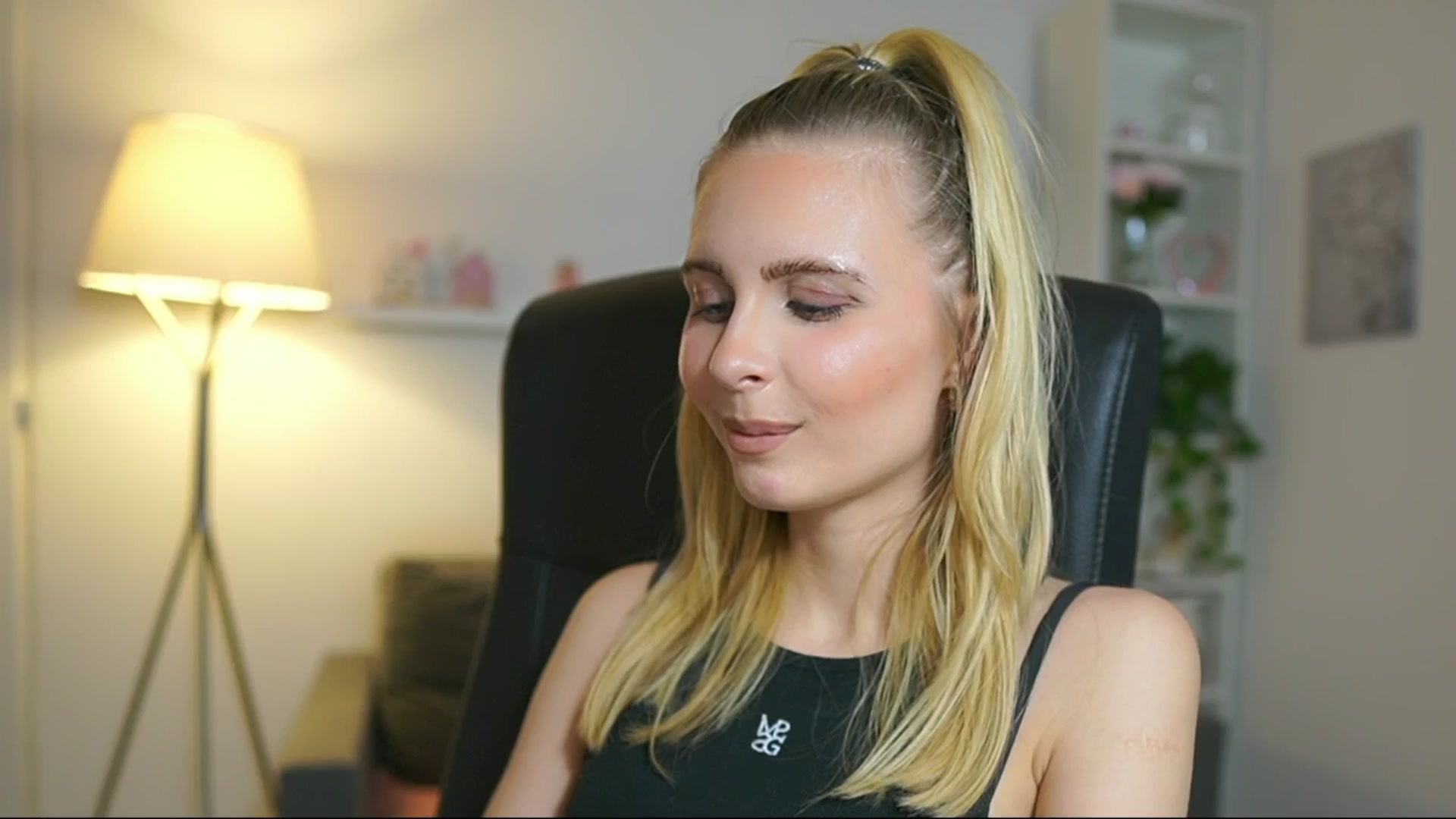 Gallery image thumbnail from Catecrago_'s myfreecams stream on, 06/02/2025, 15:05 image 10 of 20