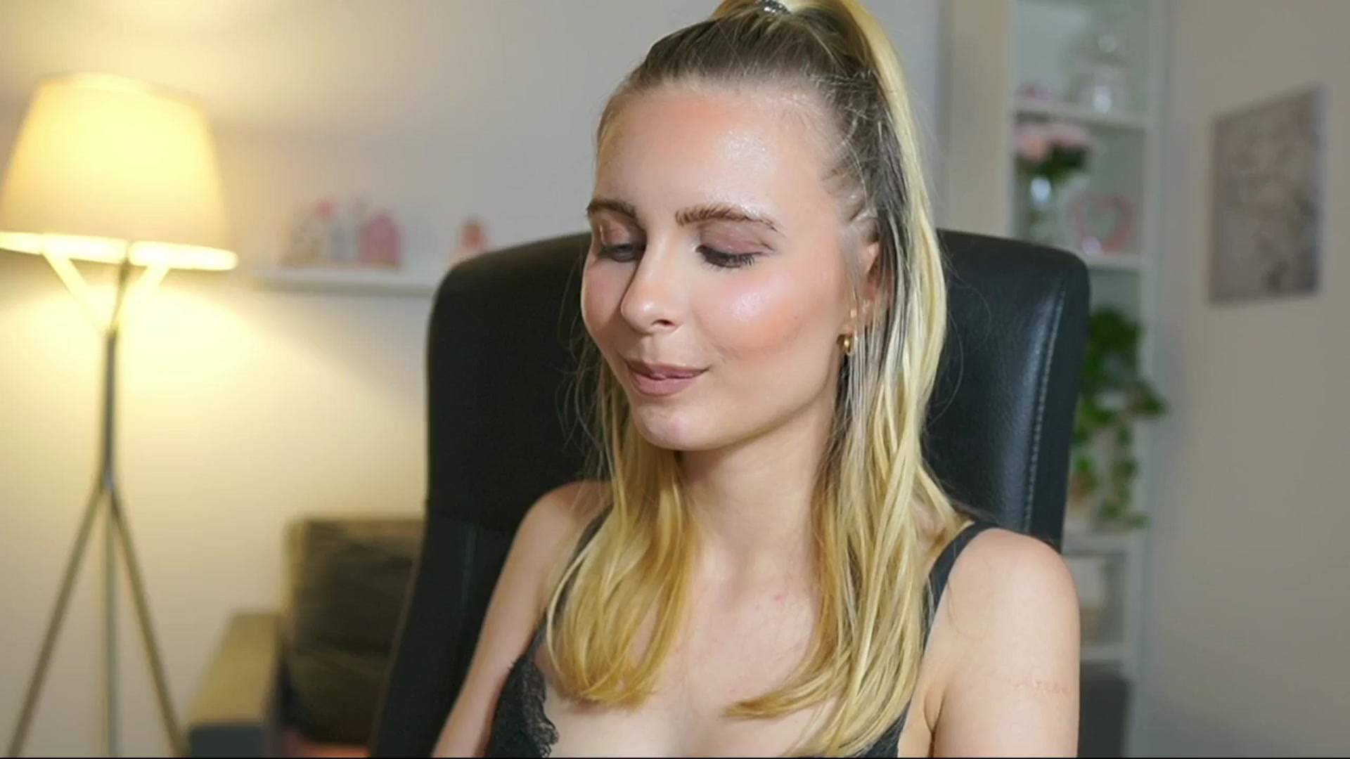 Gallery image thumbnail from Catecrago_'s myfreecams stream on, 06/02/2025, 18:05 image 20 of 20