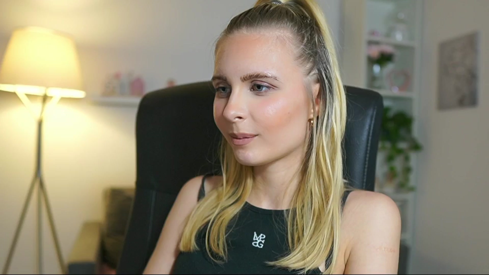 Gallery image thumbnail from Catecrago_'s myfreecams stream on, 06/02/2025, 18:05 image 1 of 20