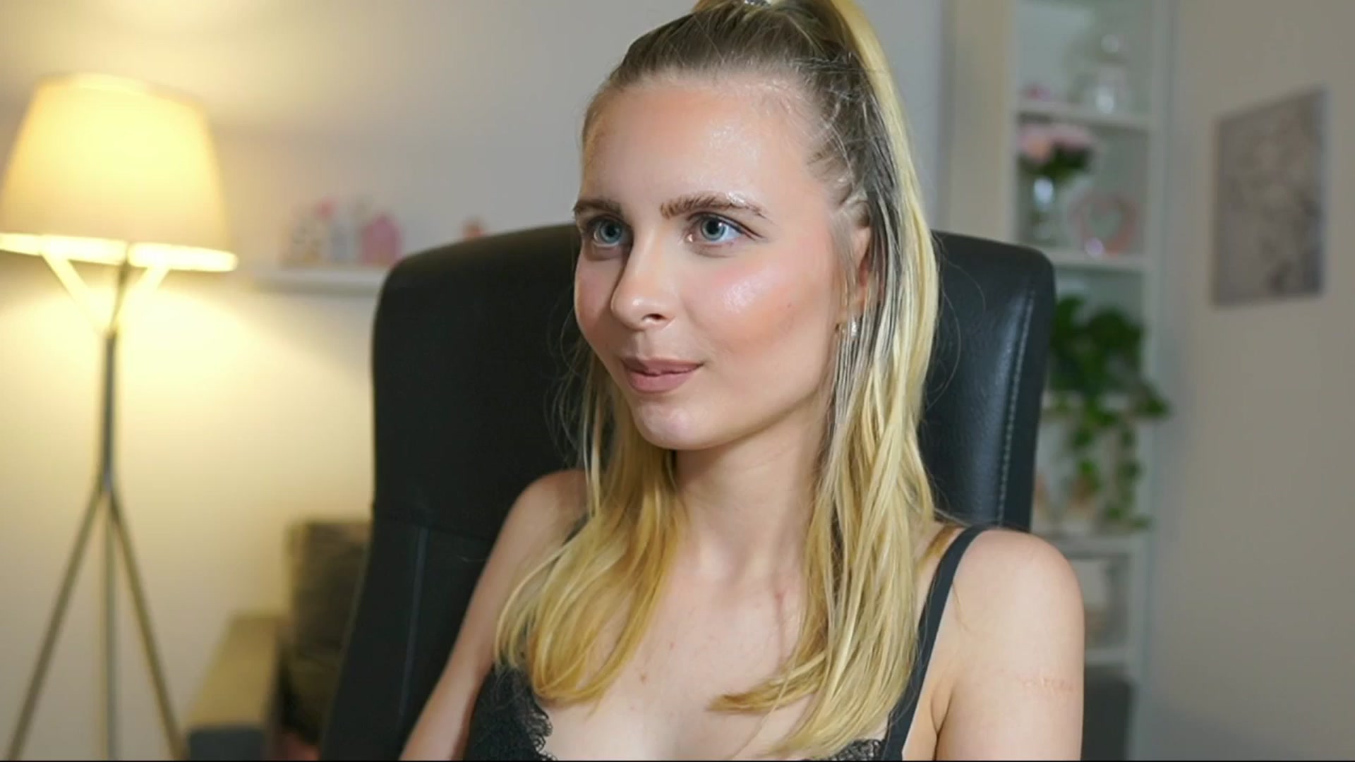 Gallery image thumbnail from Catecrago_'s myfreecams stream on, 06/02/2025, 18:05 image 17 of 20
