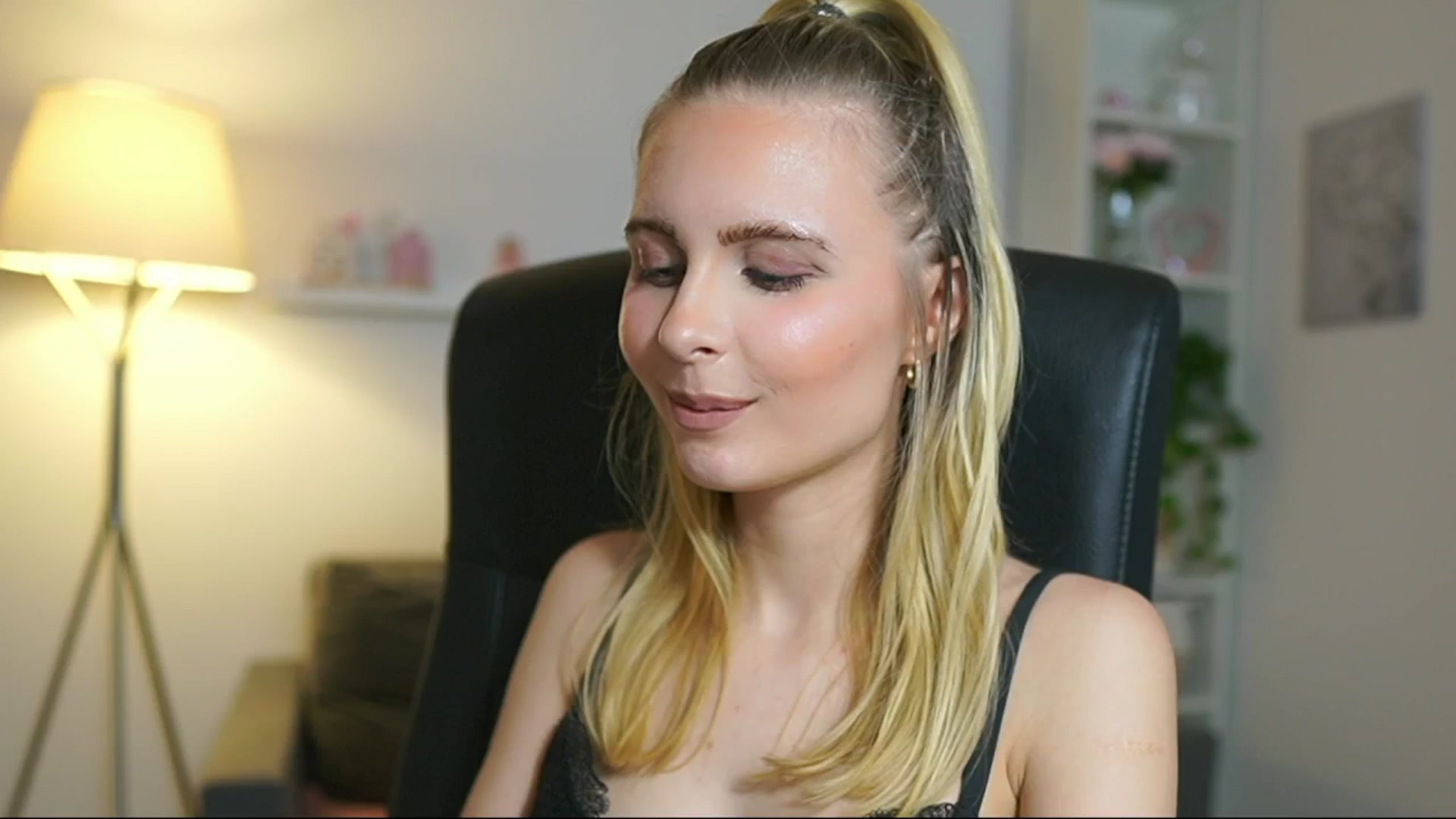 Gallery image thumbnail from Catecrago_'s myfreecams stream on, 06/02/2025, 18:05 image 10 of 20