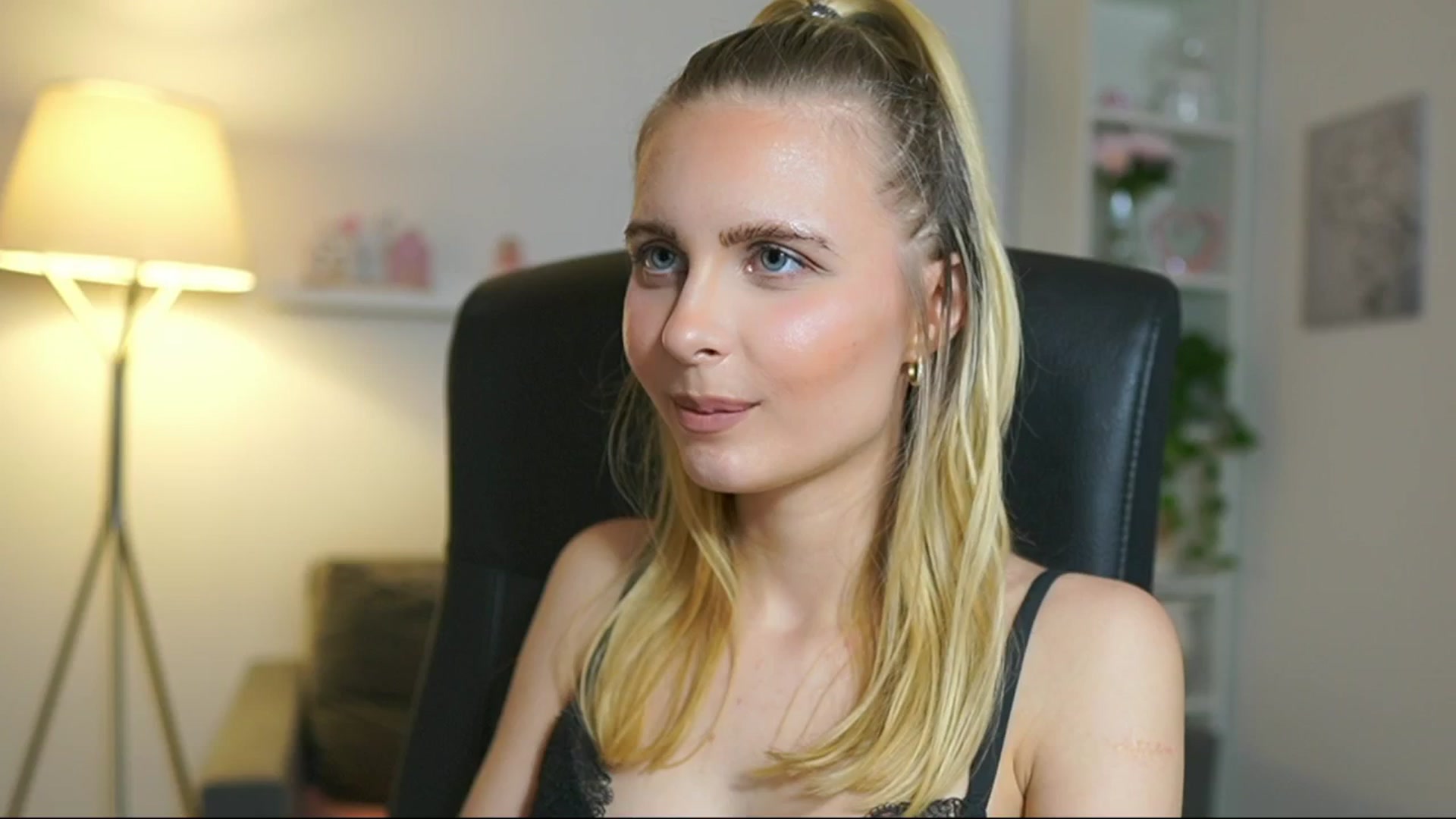 Gallery image thumbnail from Catecrago_'s myfreecams stream on, 06/02/2025, 18:05 image 9 of 20
