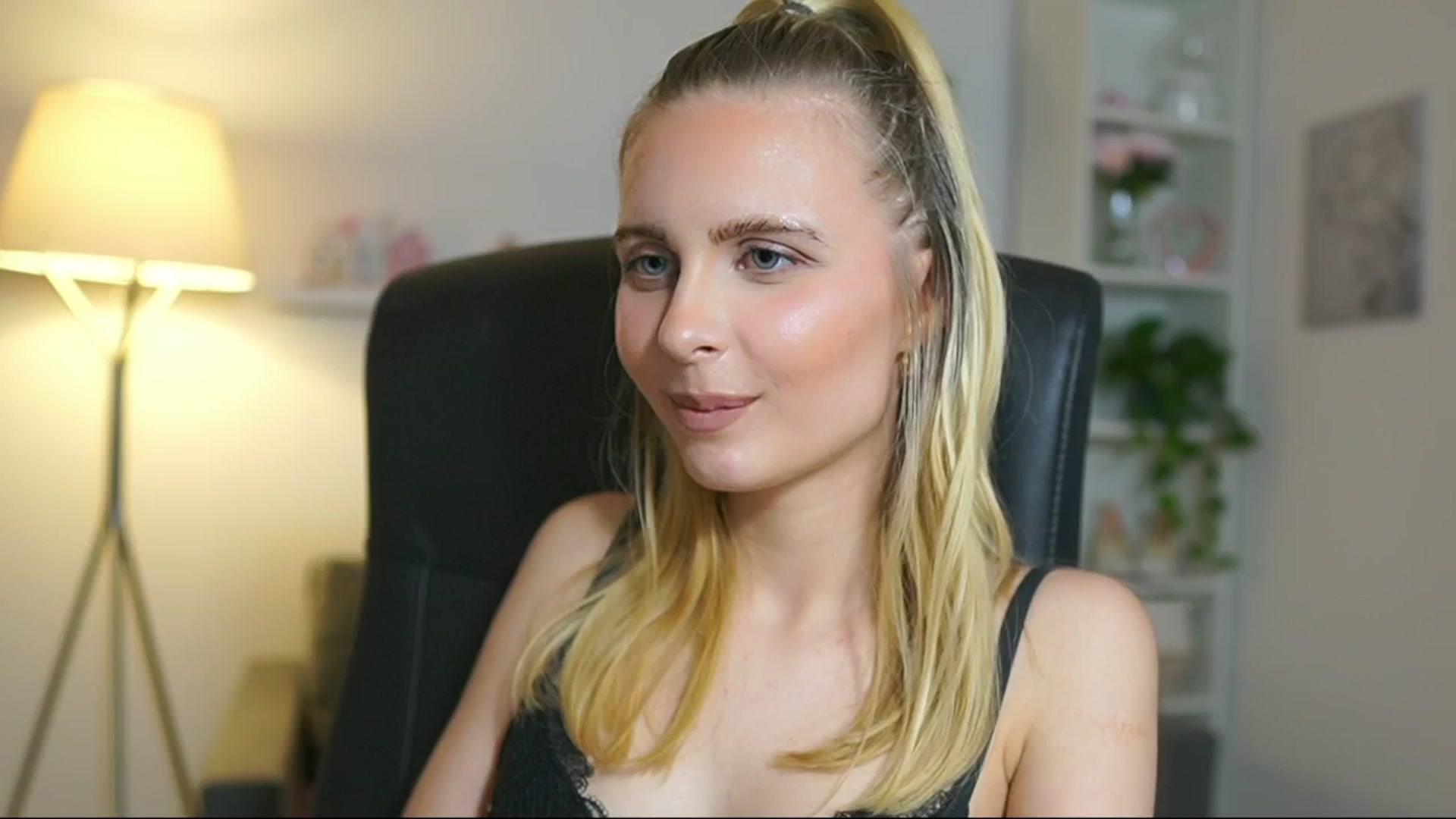 Gallery image thumbnail from Catecrago_'s myfreecams stream on, 06/02/2025, 18:05 image 19 of 20