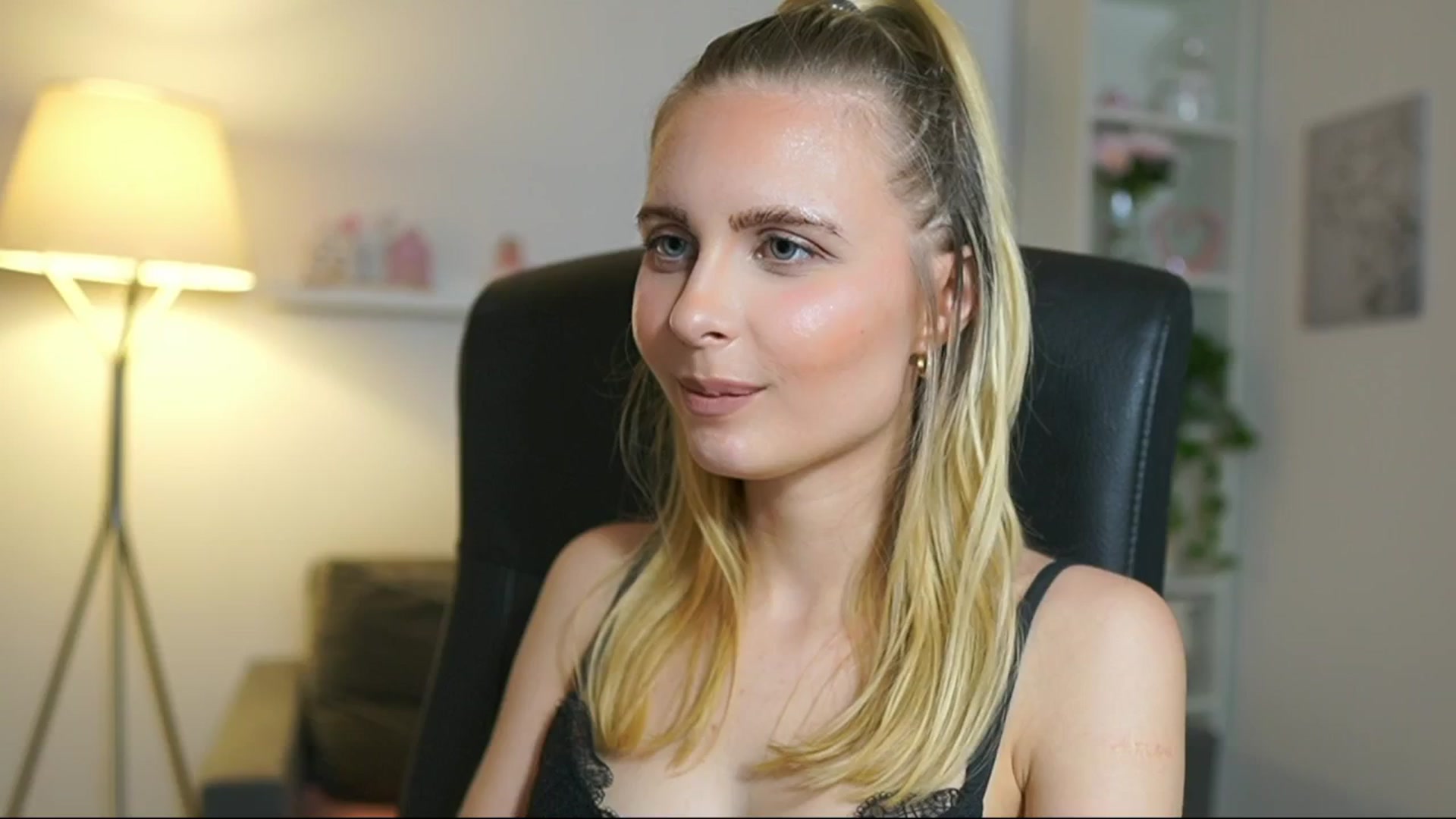 Gallery image thumbnail from Catecrago_'s myfreecams stream on, 06/02/2025, 18:05 image 13 of 20