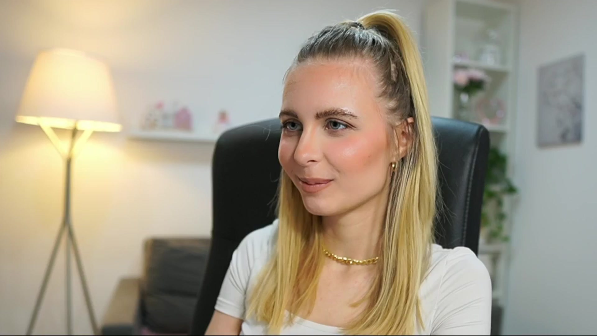 Gallery image thumbnail from Catecrago_'s myfreecams stream on, 06/03/2025, 08:51 image 18 of 20