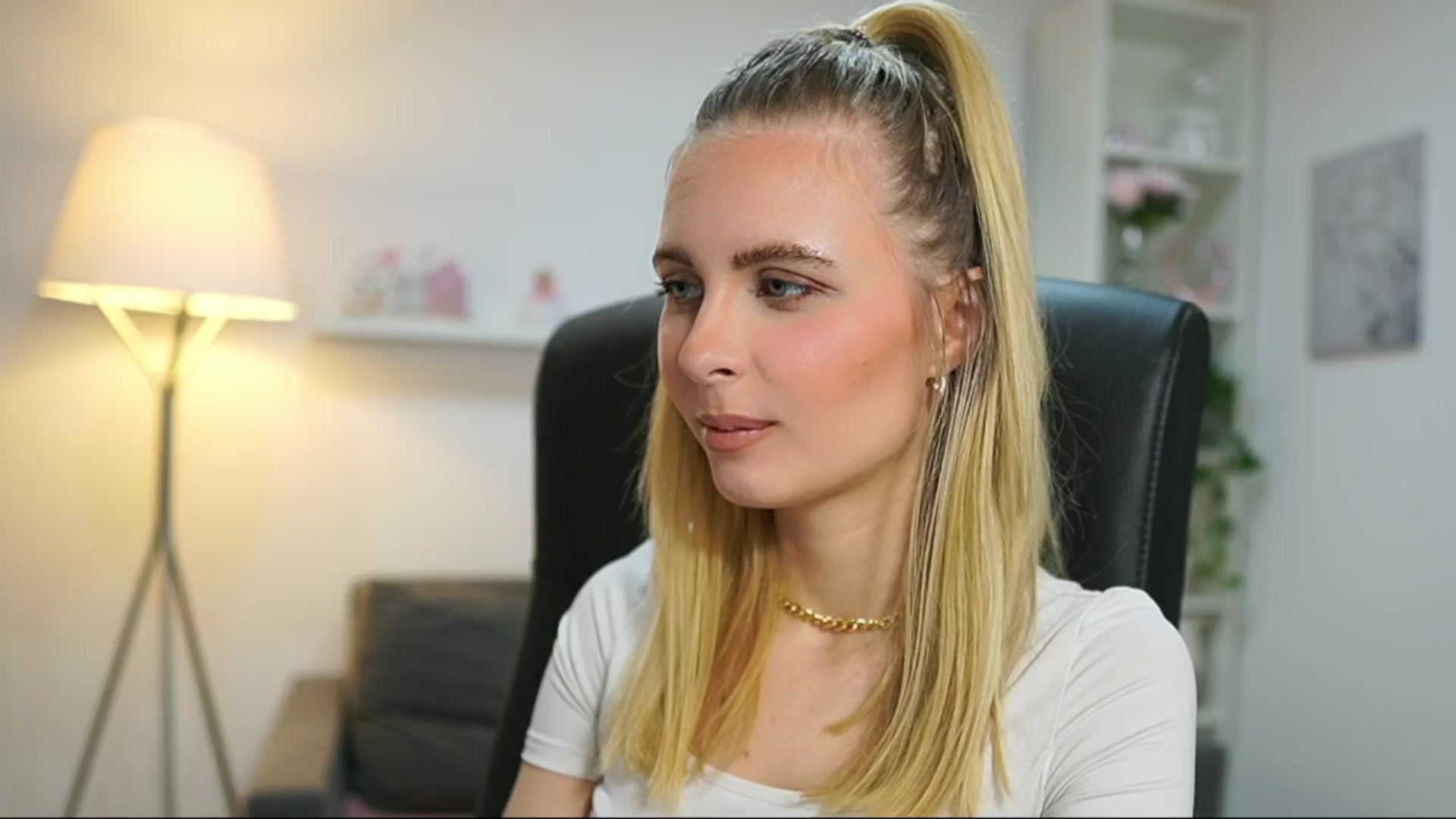Gallery image thumbnail from Catecrago_'s myfreecams stream on, 06/03/2025, 08:51 image 9 of 20