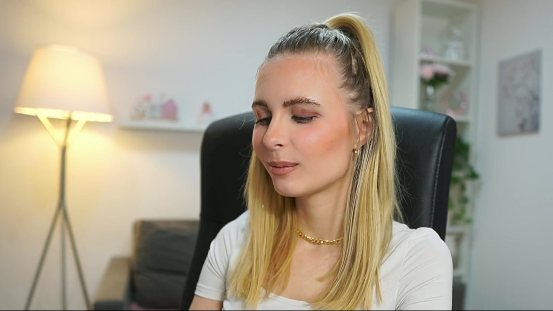Gallery image thumbnail from Catecrago_'s myfreecams stream on, 06/03/2025, 08:51 image 12 of 20