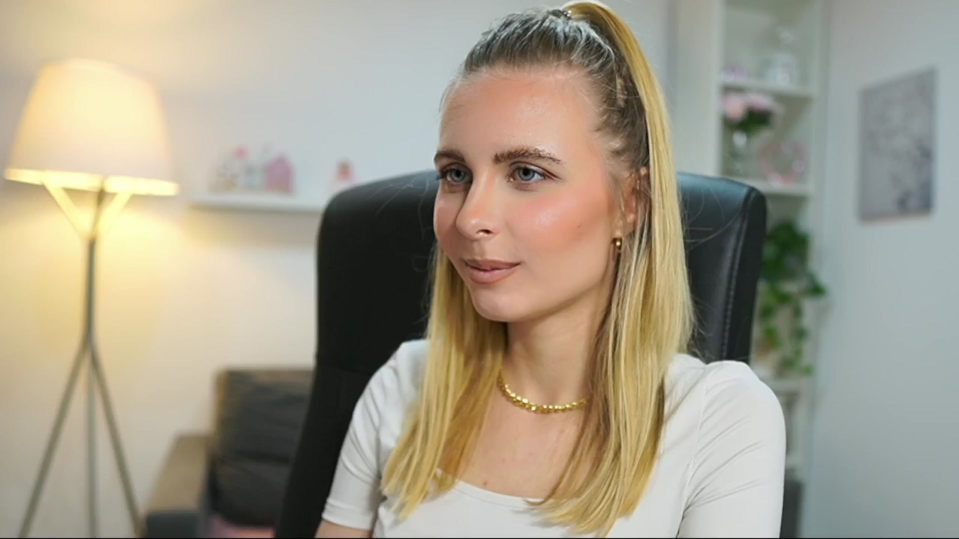 Gallery image thumbnail from Catecrago_'s myfreecams stream on, 06/03/2025, 11:25 image 11 of 20