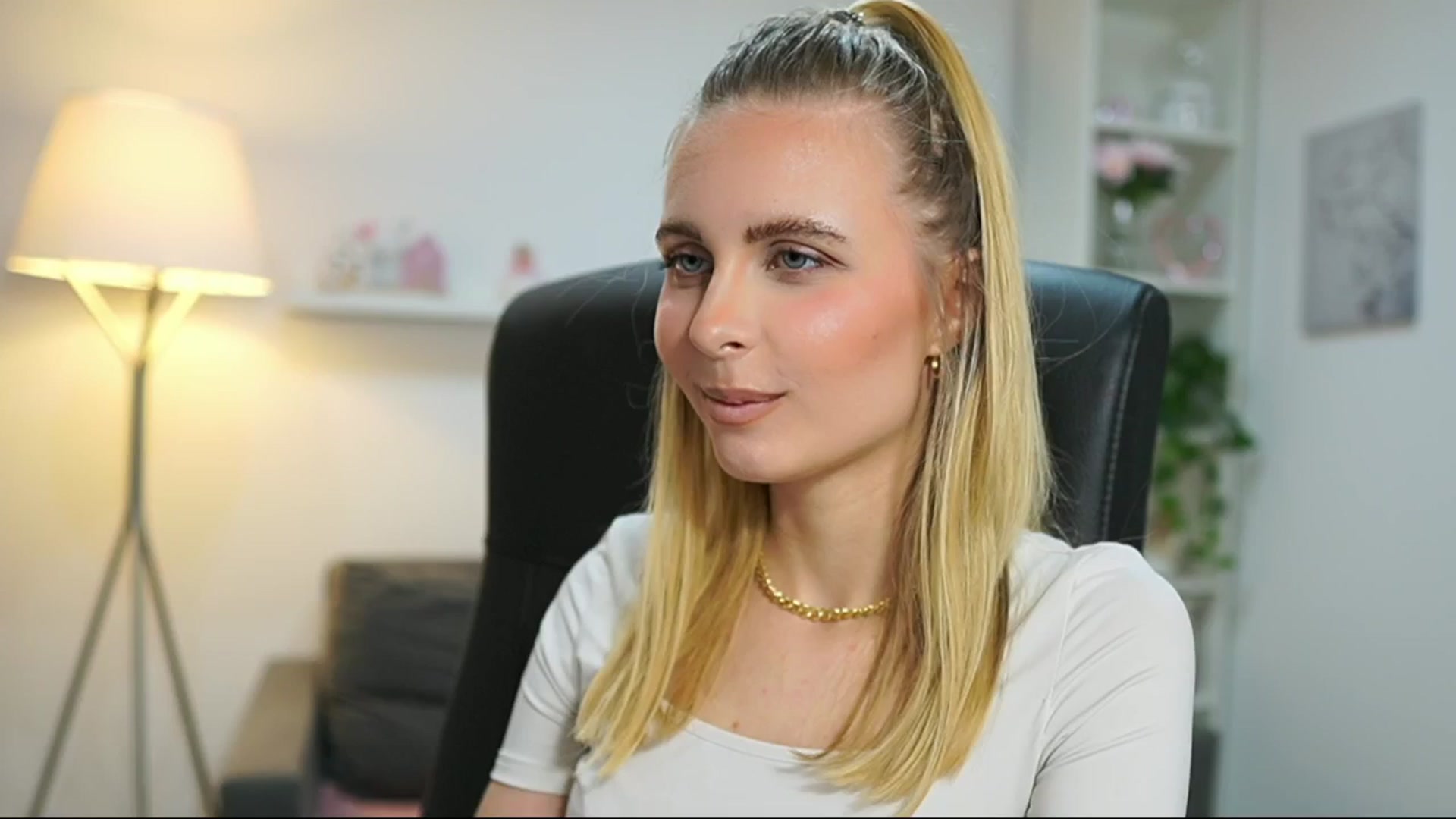 Gallery image thumbnail from Catecrago_'s myfreecams stream on, 06/03/2025, 11:25 image 10 of 20