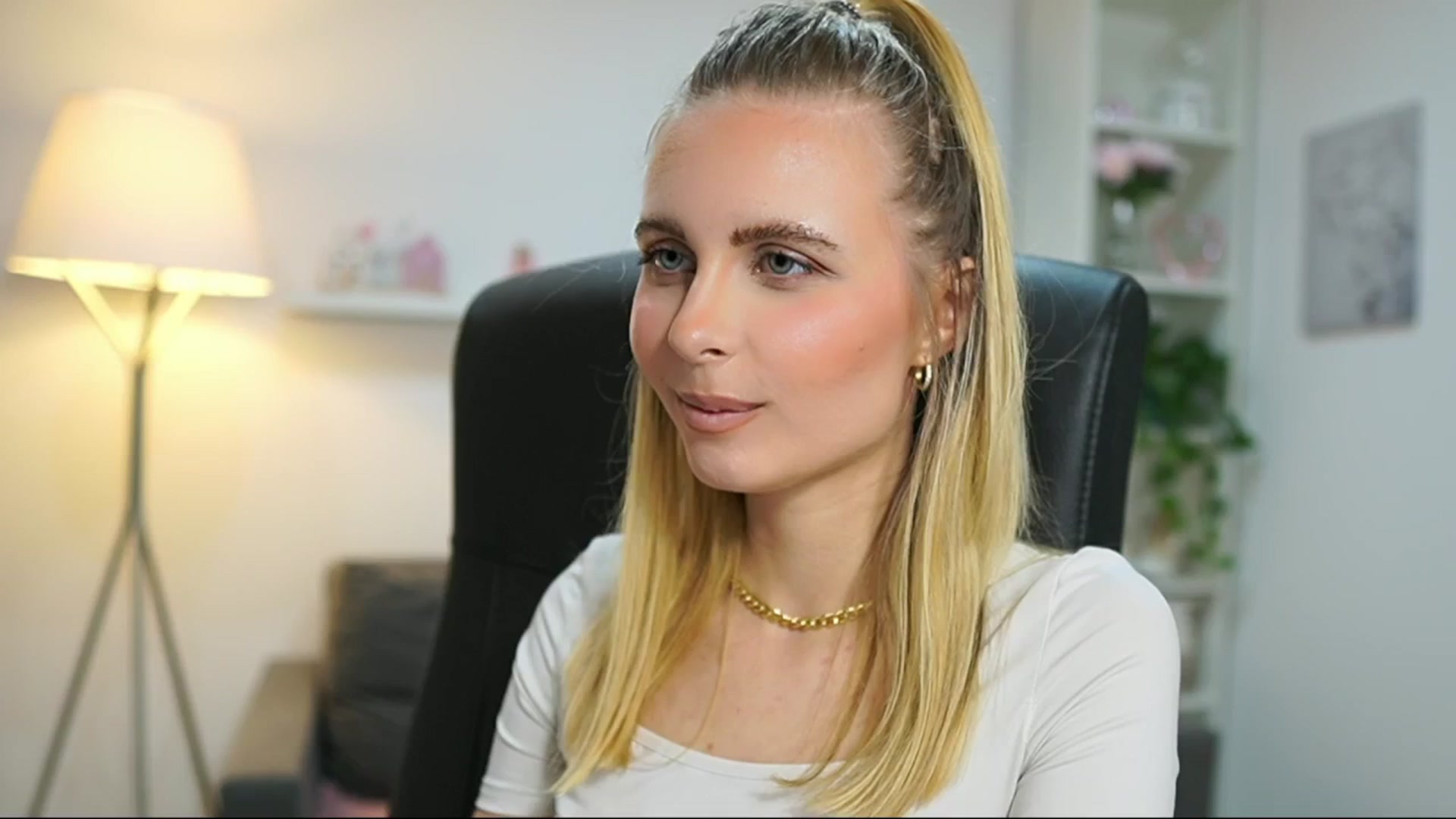 Gallery image thumbnail from Catecrago_'s myfreecams stream on, 06/03/2025, 11:25 image 19 of 20