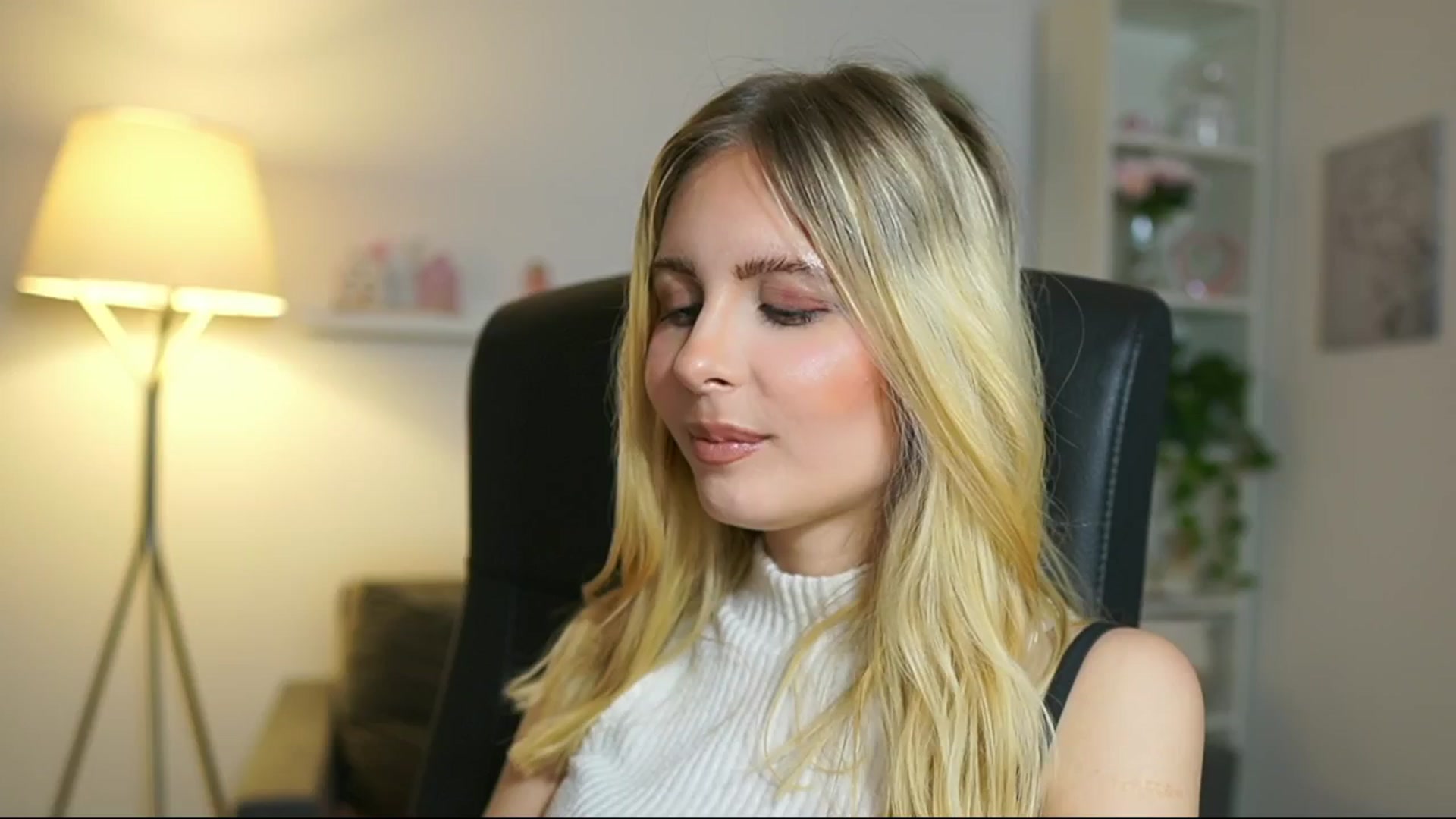 Gallery image thumbnail from Catecrago_'s myfreecams stream on, 06/04/2025, 11:08 image 17 of 20