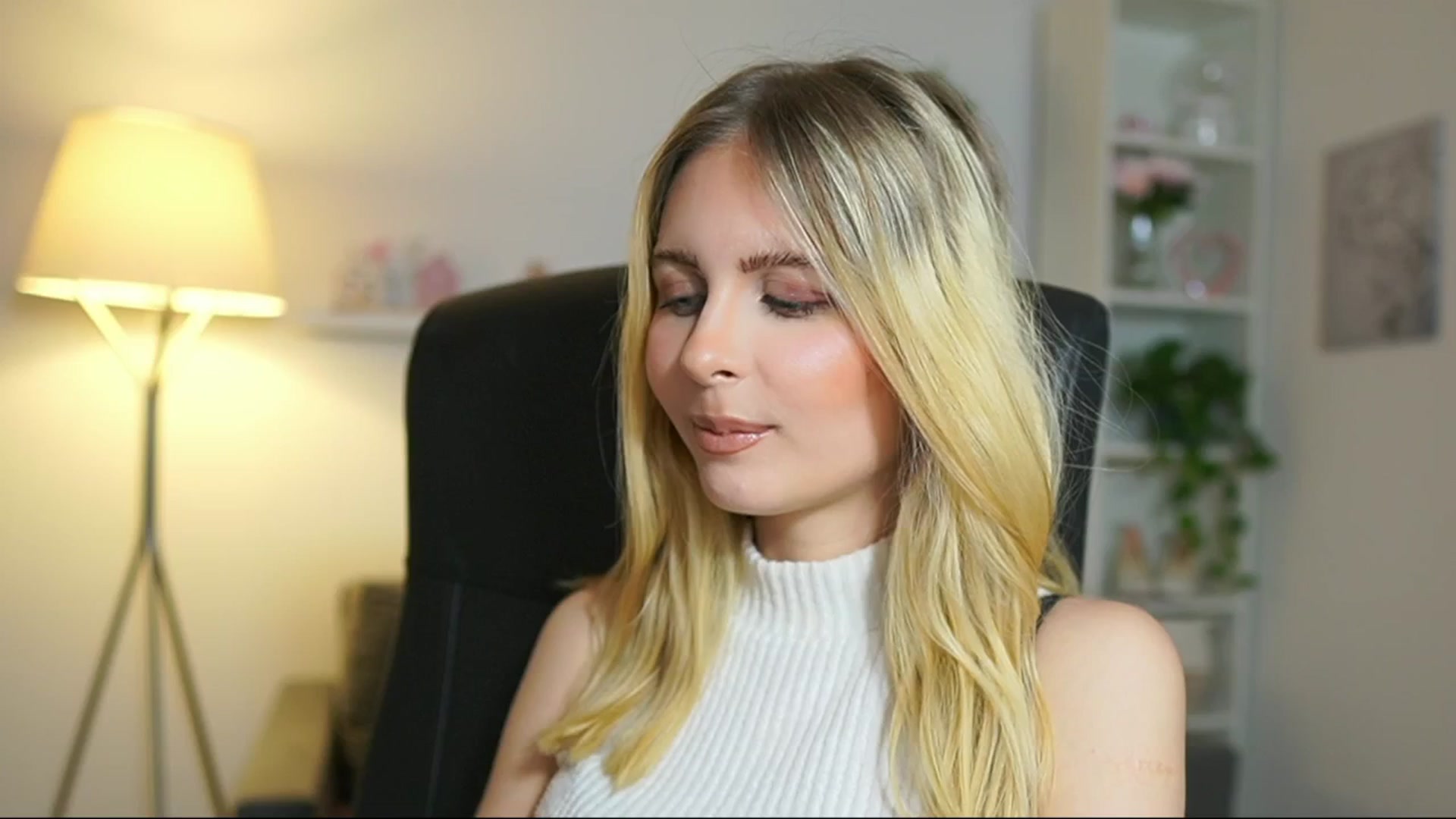 Gallery image thumbnail from Catecrago_'s myfreecams stream on, 06/04/2025, 11:08 image 15 of 20