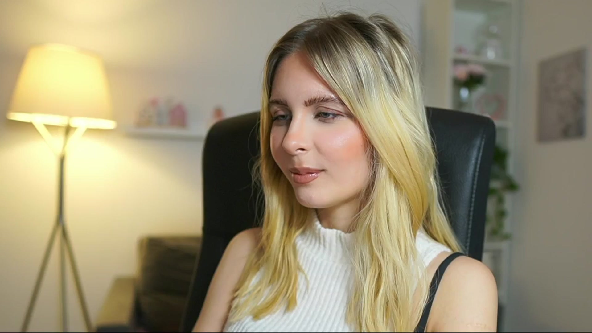 Gallery image thumbnail from Catecrago_'s myfreecams stream on, 06/04/2025, 11:08 image 7 of 20