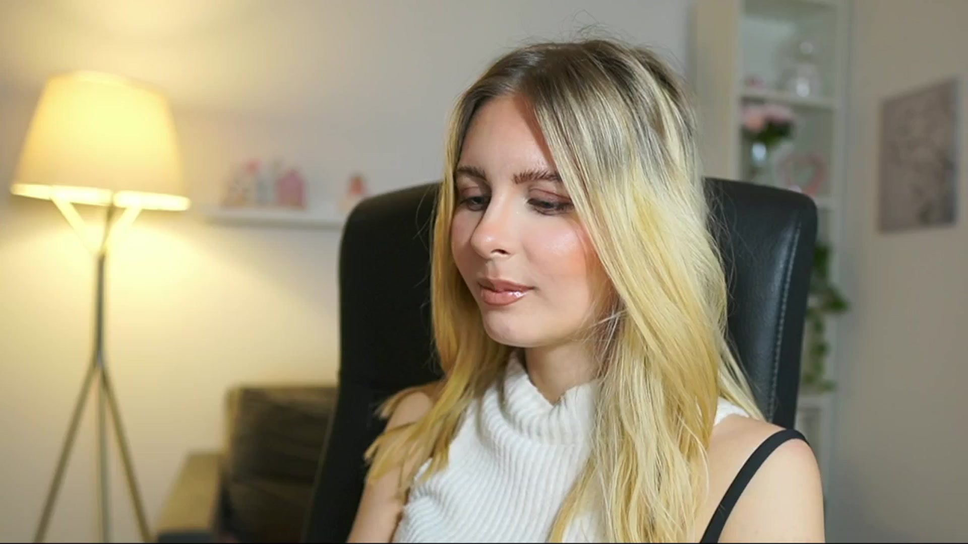 Gallery image thumbnail from Catecrago_'s myfreecams stream on, 06/04/2025, 11:08 image 9 of 20