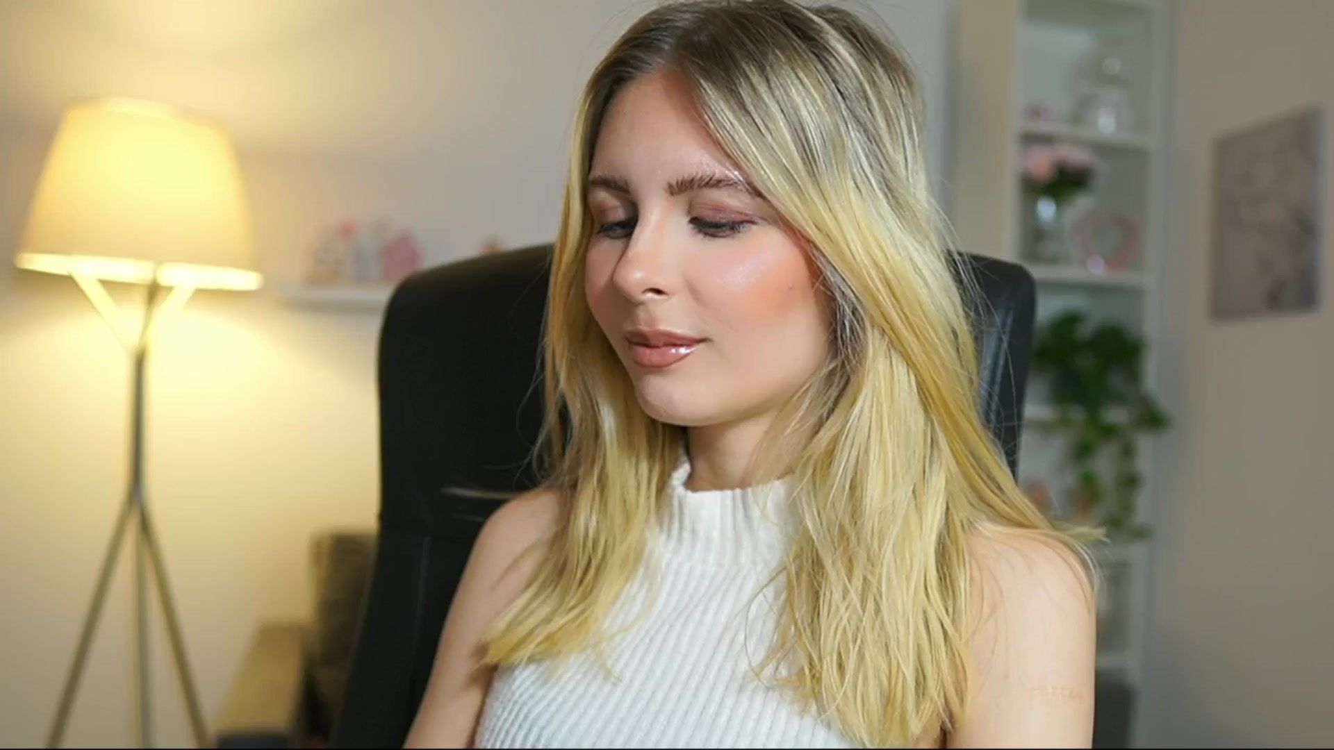 Gallery image thumbnail from Catecrago_'s myfreecams stream on, 06/04/2025, 11:08 image 1 of 20