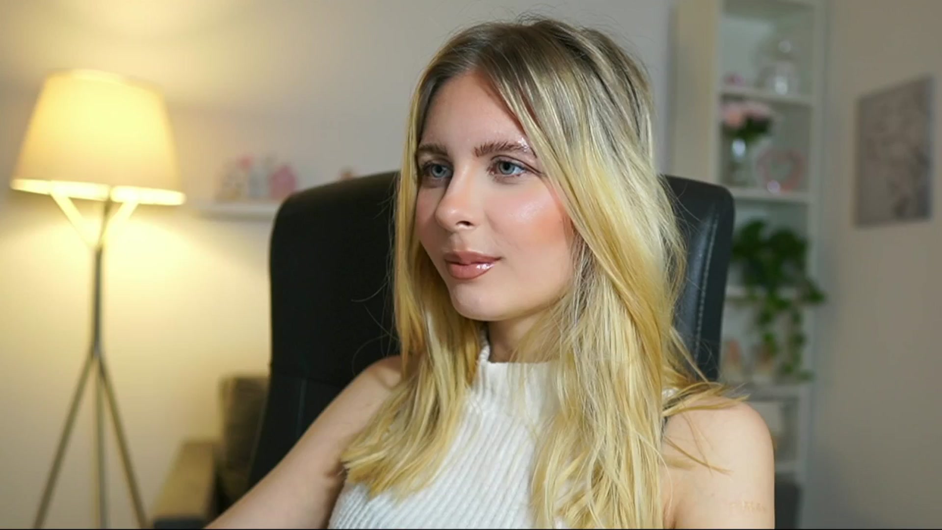 Gallery image thumbnail from Catecrago_'s myfreecams stream on, 06/04/2025, 11:08 image 4 of 20