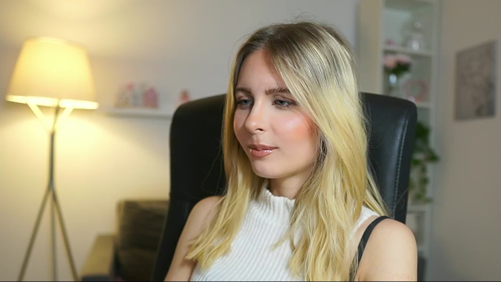 Gallery image thumbnail from Catecrago_'s myfreecams stream on, 06/04/2025, 11:08 image 8 of 20