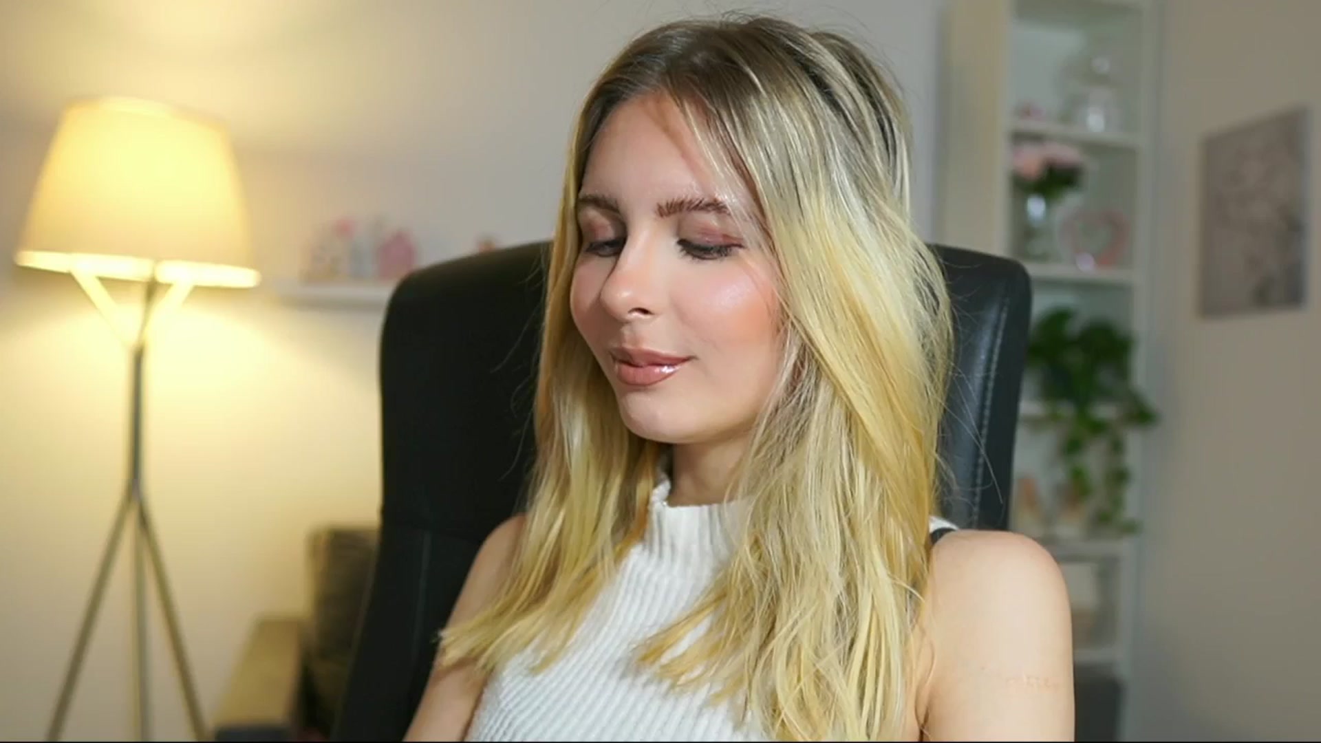 Gallery image thumbnail from Catecrago_'s myfreecams stream on, 06/04/2025, 11:08 image 3 of 20