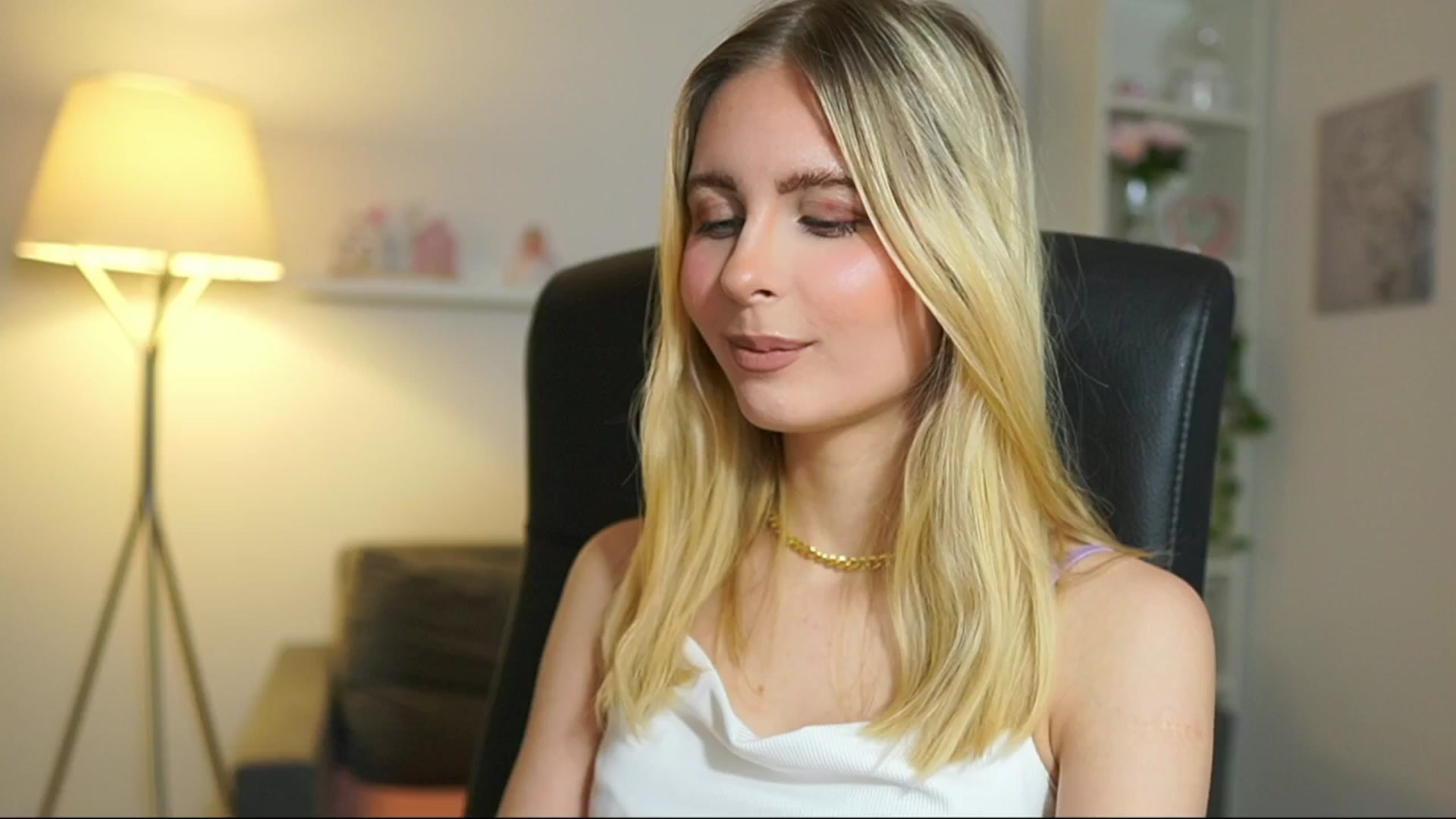 Gallery image thumbnail from Catecrago_'s myfreecams stream on, 06/05/2025, 13:21 image 9 of 20