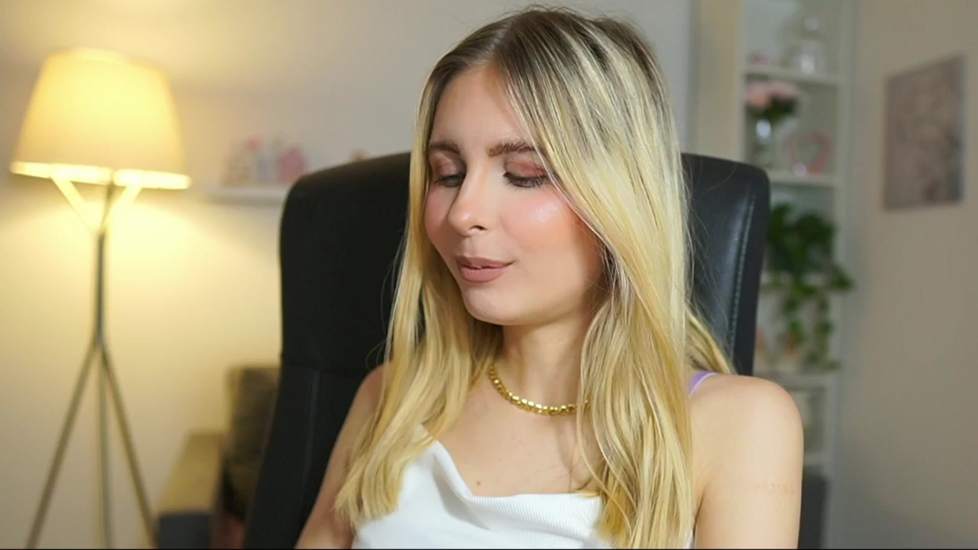 Gallery image thumbnail from Catecrago_'s myfreecams stream on, 06/05/2025, 14:09 image 8 of 20