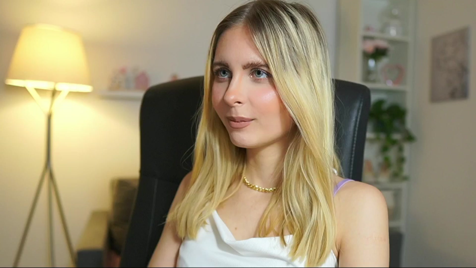 Gallery image thumbnail from Catecrago_'s myfreecams stream on, 06/05/2025, 14:09 image 17 of 20