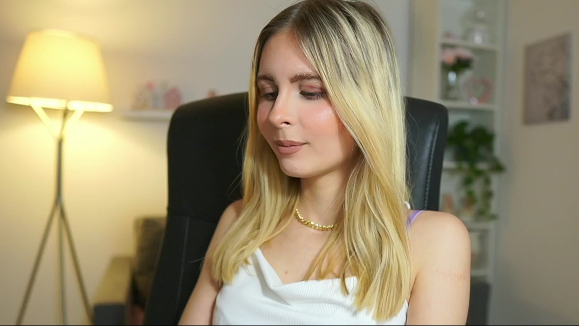 Gallery image thumbnail from Catecrago_'s myfreecams stream on, 06/05/2025, 14:09 image 15 of 20