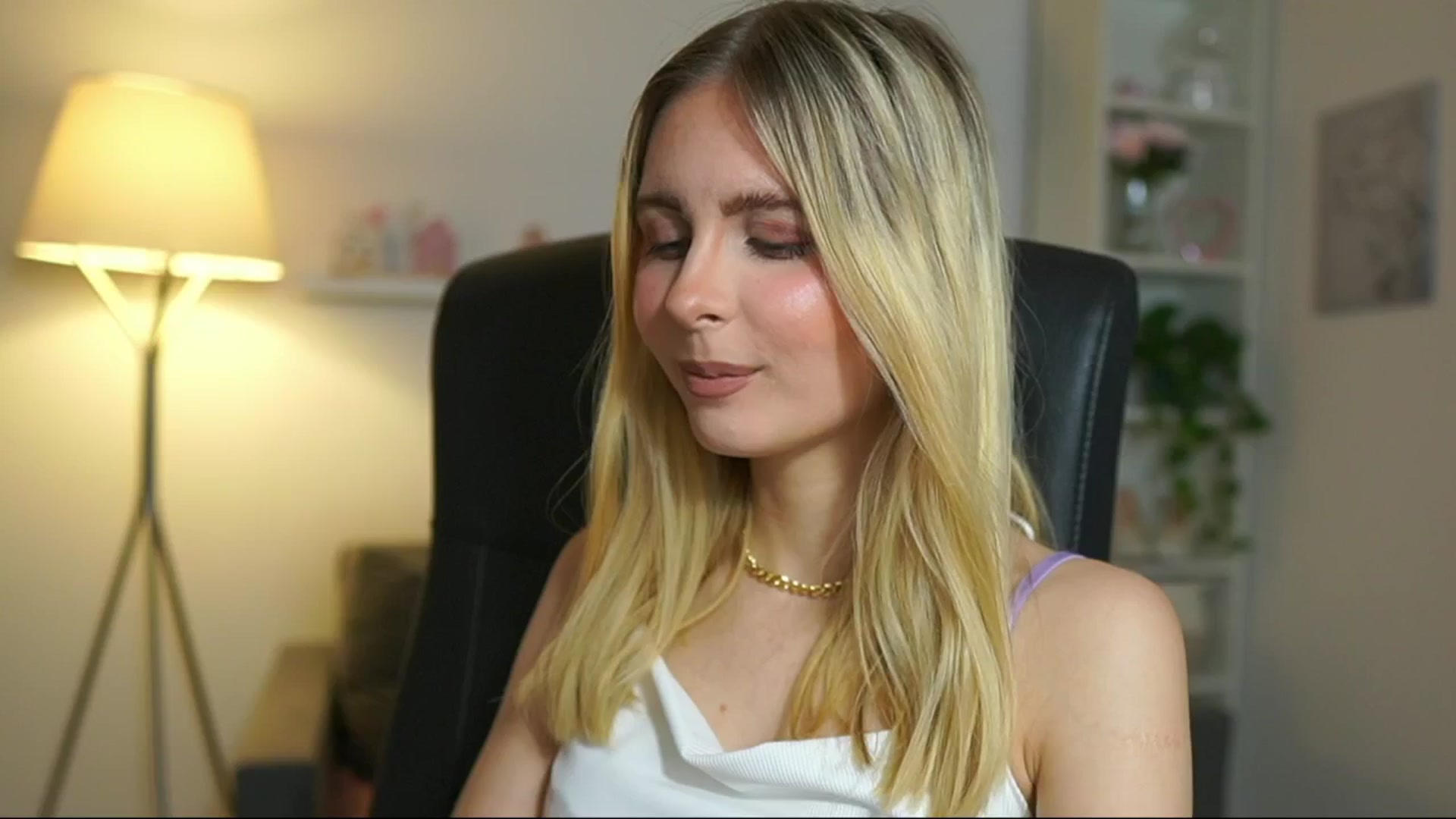 Gallery image thumbnail from Catecrago_'s myfreecams stream on, 06/05/2025, 14:09 image 19 of 20