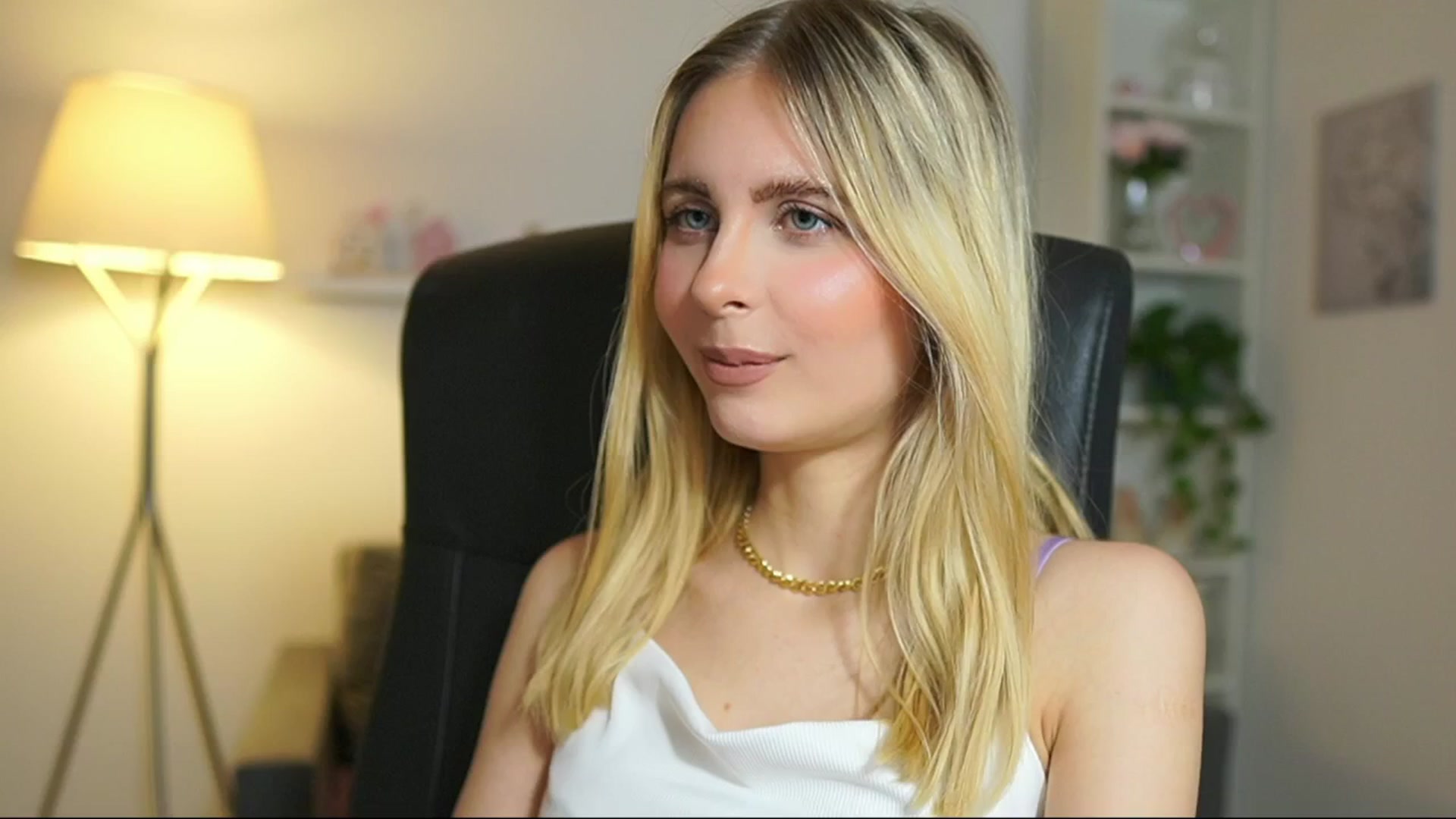 Gallery image thumbnail from Catecrago_'s myfreecams stream on, 06/05/2025, 14:09 image 4 of 20