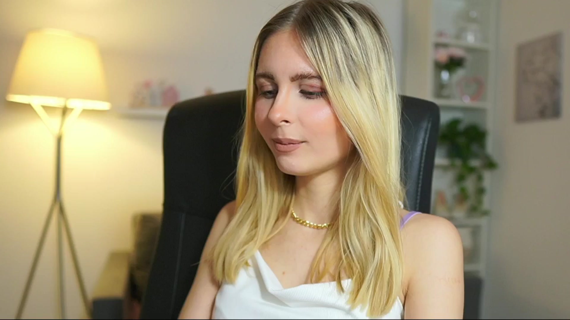 Gallery image thumbnail from Catecrago_'s myfreecams stream on, 06/05/2025, 14:09 image 16 of 20