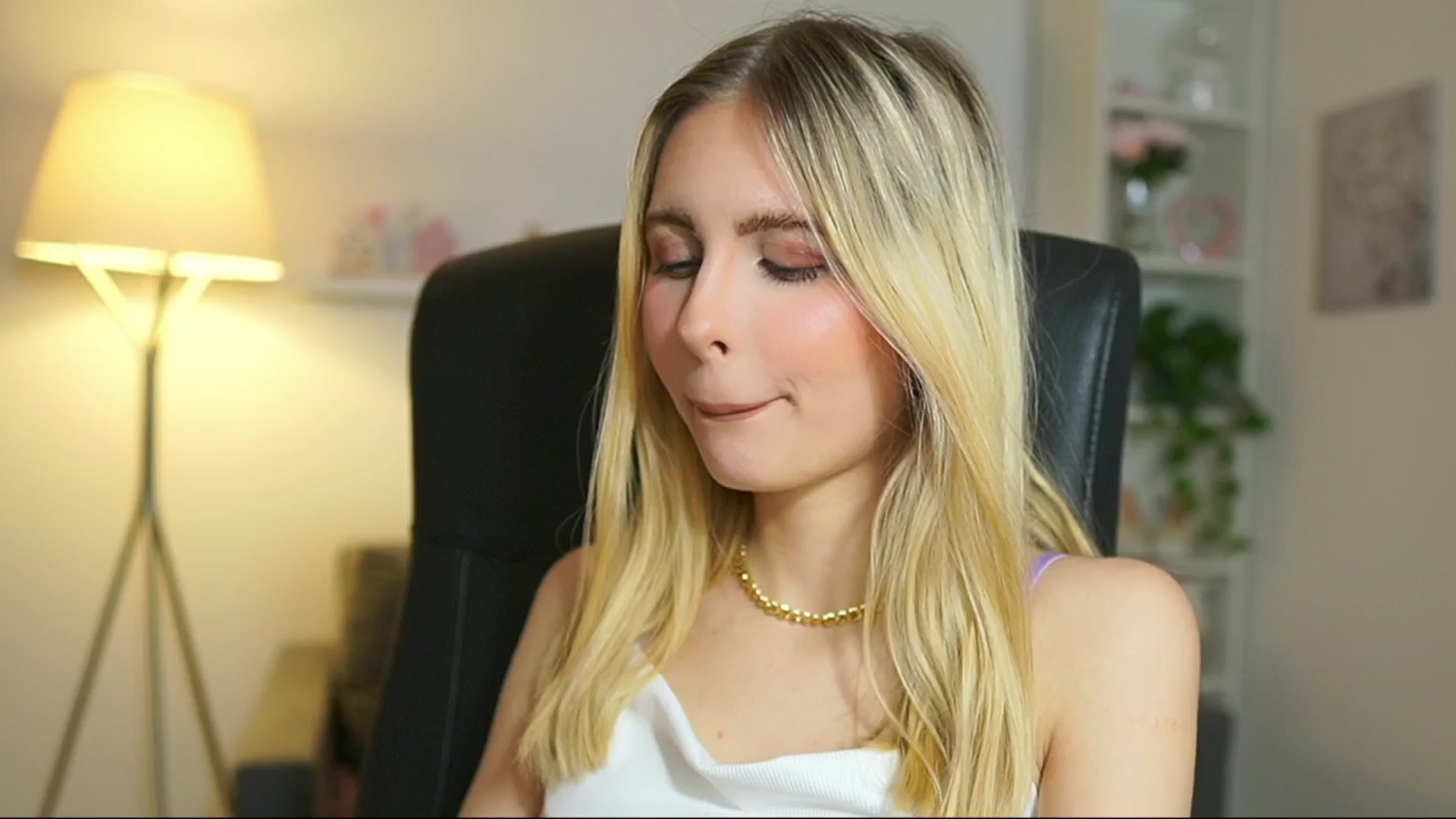 Gallery image thumbnail from Catecrago_'s myfreecams stream on, 06/05/2025, 14:09 image 7 of 20