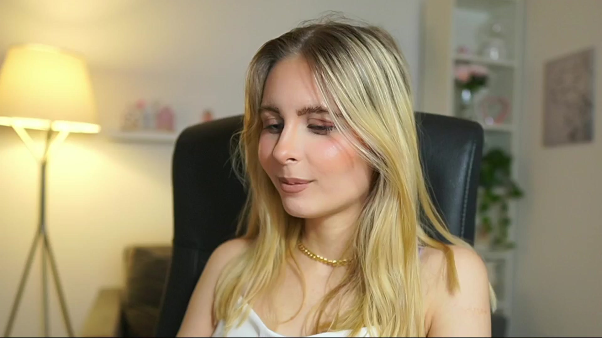 Gallery image thumbnail from Catecrago_'s myfreecams stream on, 06/05/2025, 15:16 image 2 of 20