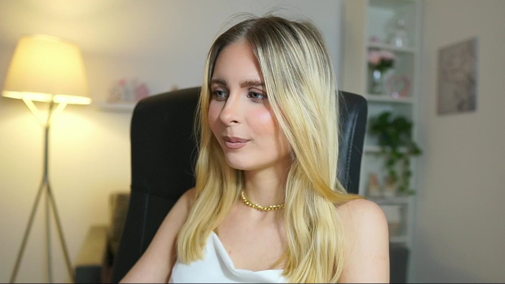 Gallery image thumbnail from Catecrago_'s myfreecams stream on, 06/05/2025, 17:46 image 18 of 20