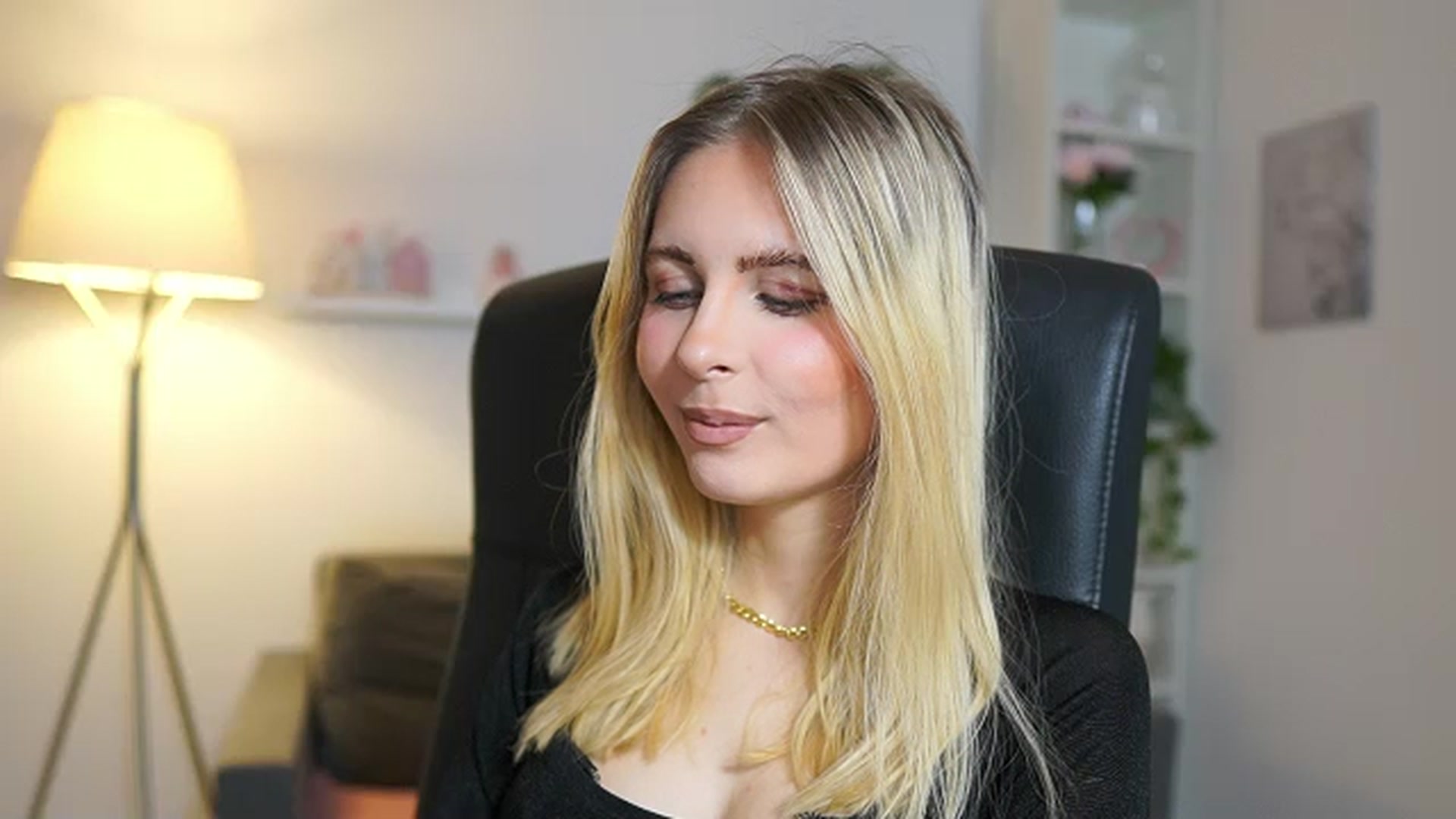 Gallery image thumbnail from Catecrago_'s myfreecams stream on, 06/06/2025, 08:37 image 14 of 20
