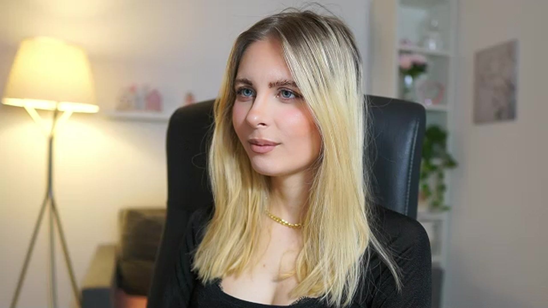 Gallery image thumbnail from Catecrago_'s myfreecams stream on, 06/06/2025, 08:37 image 6 of 20