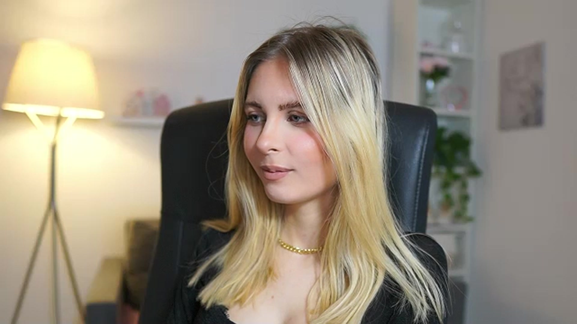 Gallery image thumbnail from Catecrago_'s myfreecams stream on, 06/06/2025, 08:37 image 18 of 20