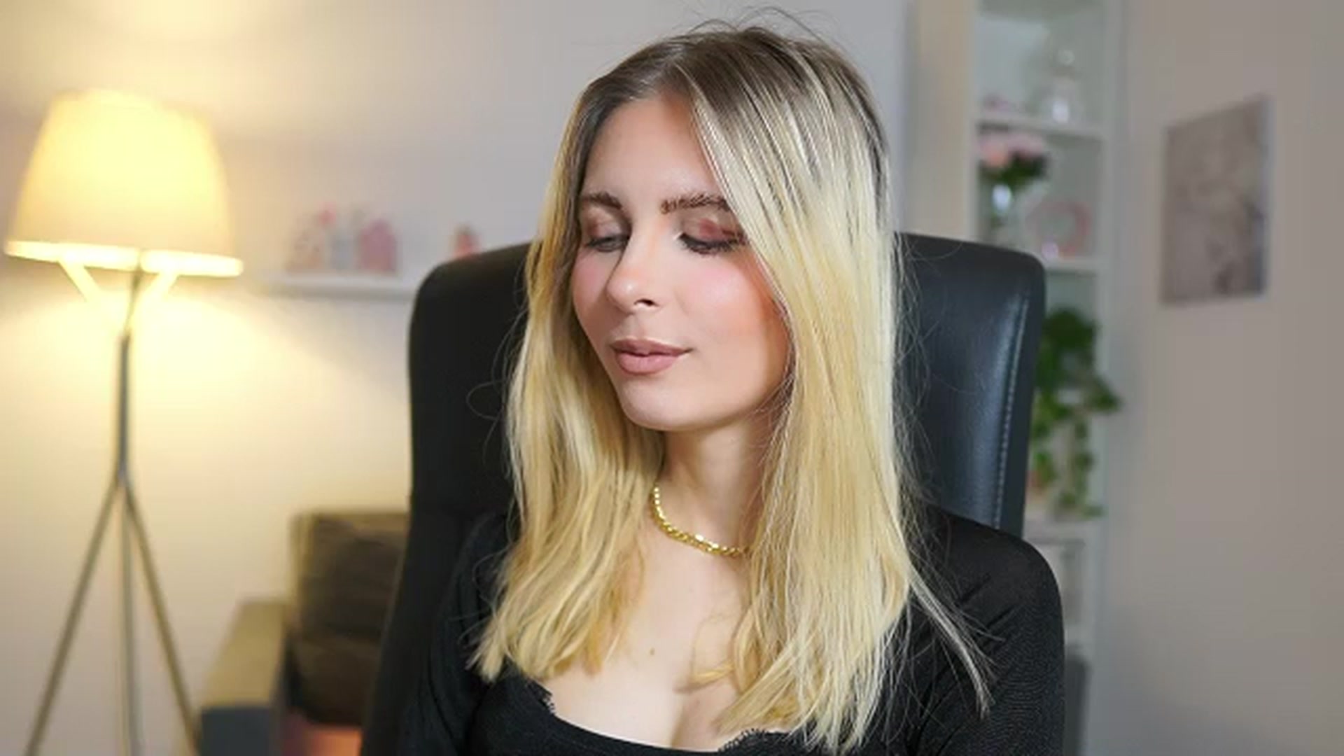Gallery image thumbnail from Catecrago_'s myfreecams stream on, 06/06/2025, 08:37 image 8 of 20