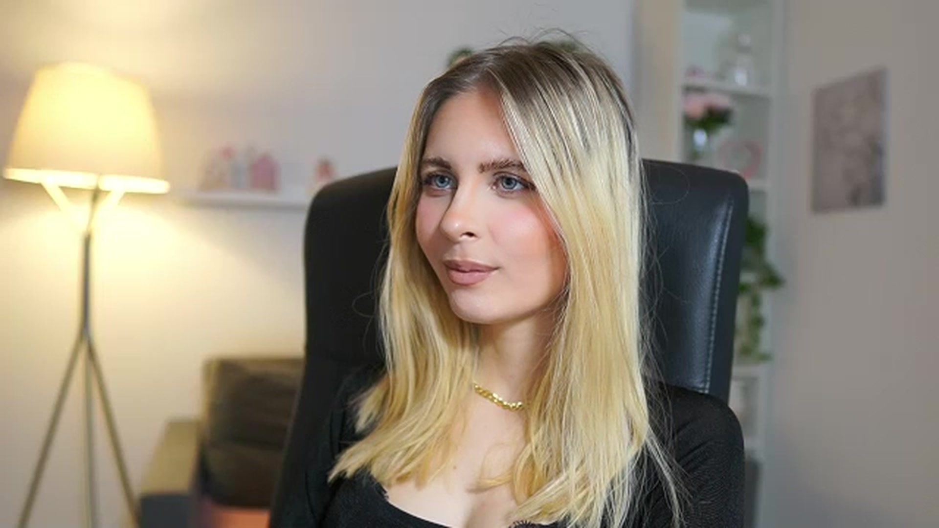 Gallery image thumbnail from Catecrago_'s myfreecams stream on, 06/06/2025, 08:37 image 15 of 20