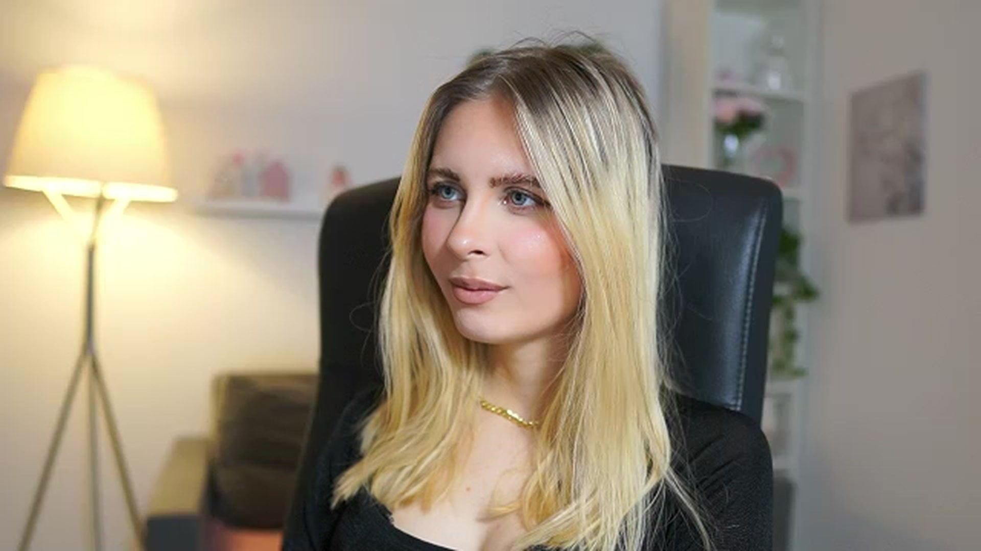 Gallery image thumbnail from Catecrago_'s myfreecams stream on, 06/06/2025, 08:37 image 13 of 20