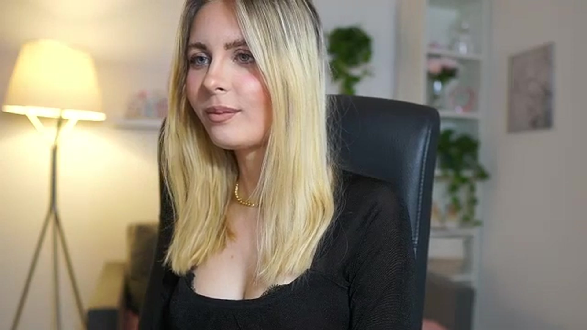 Gallery image thumbnail from Catecrago_'s myfreecams stream on, 06/06/2025, 08:37 image 16 of 20