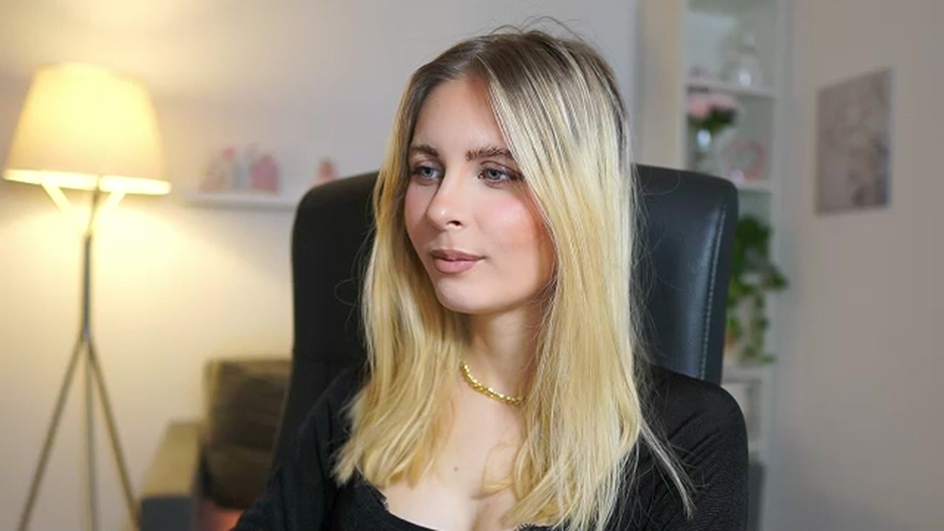 Gallery image thumbnail from Catecrago_'s myfreecams stream on, 06/06/2025, 08:37 image 10 of 20