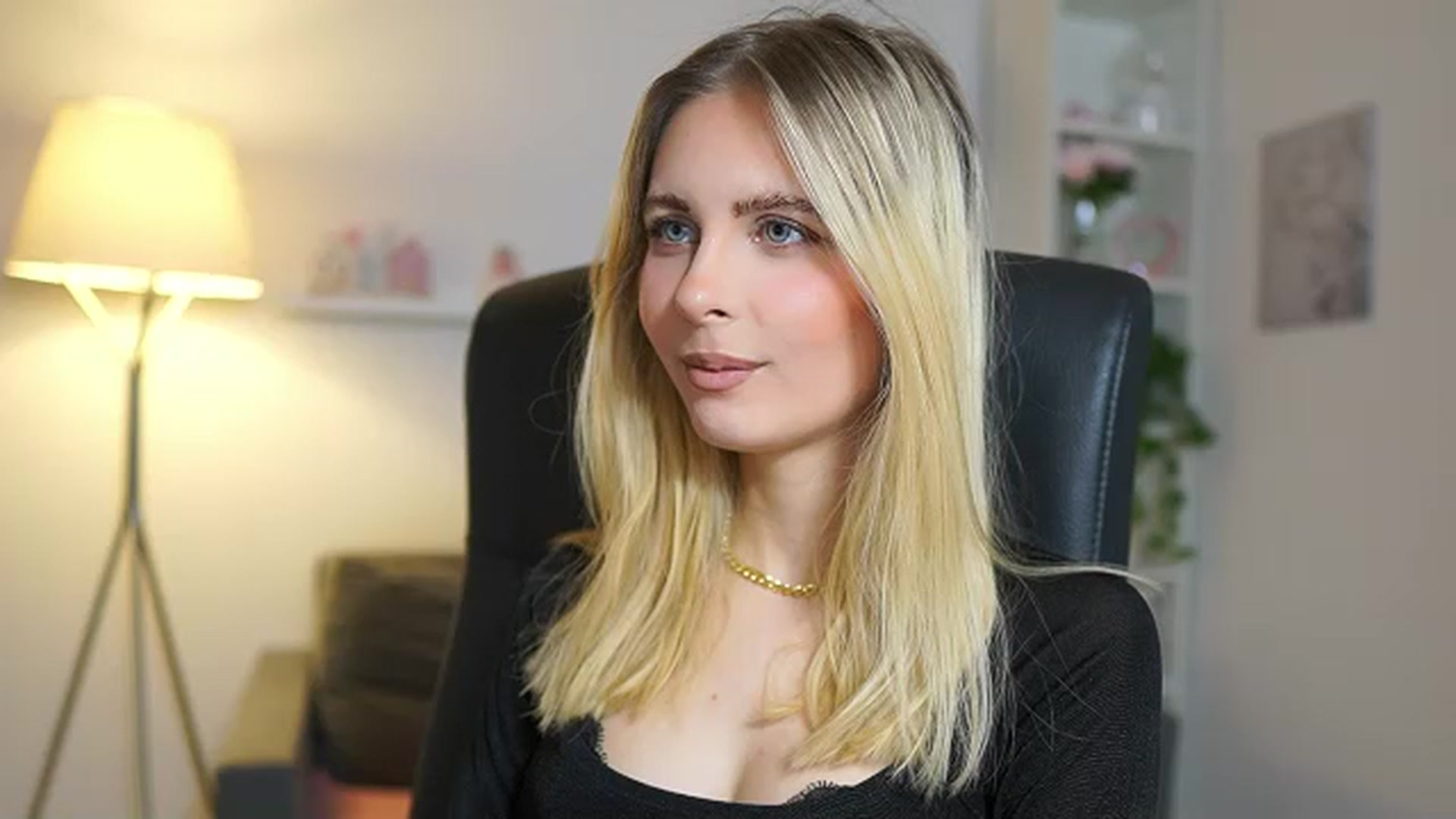 Gallery image thumbnail from Catecrago_'s myfreecams stream on, 06/06/2025, 08:37 image 1 of 20