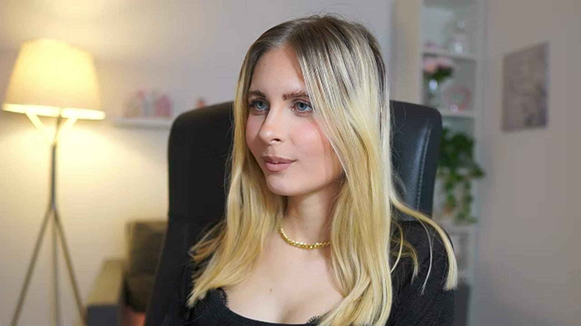 Gallery image thumbnail from Catecrago_'s myfreecams stream on, 06/06/2025, 10:55 image 13 of 20